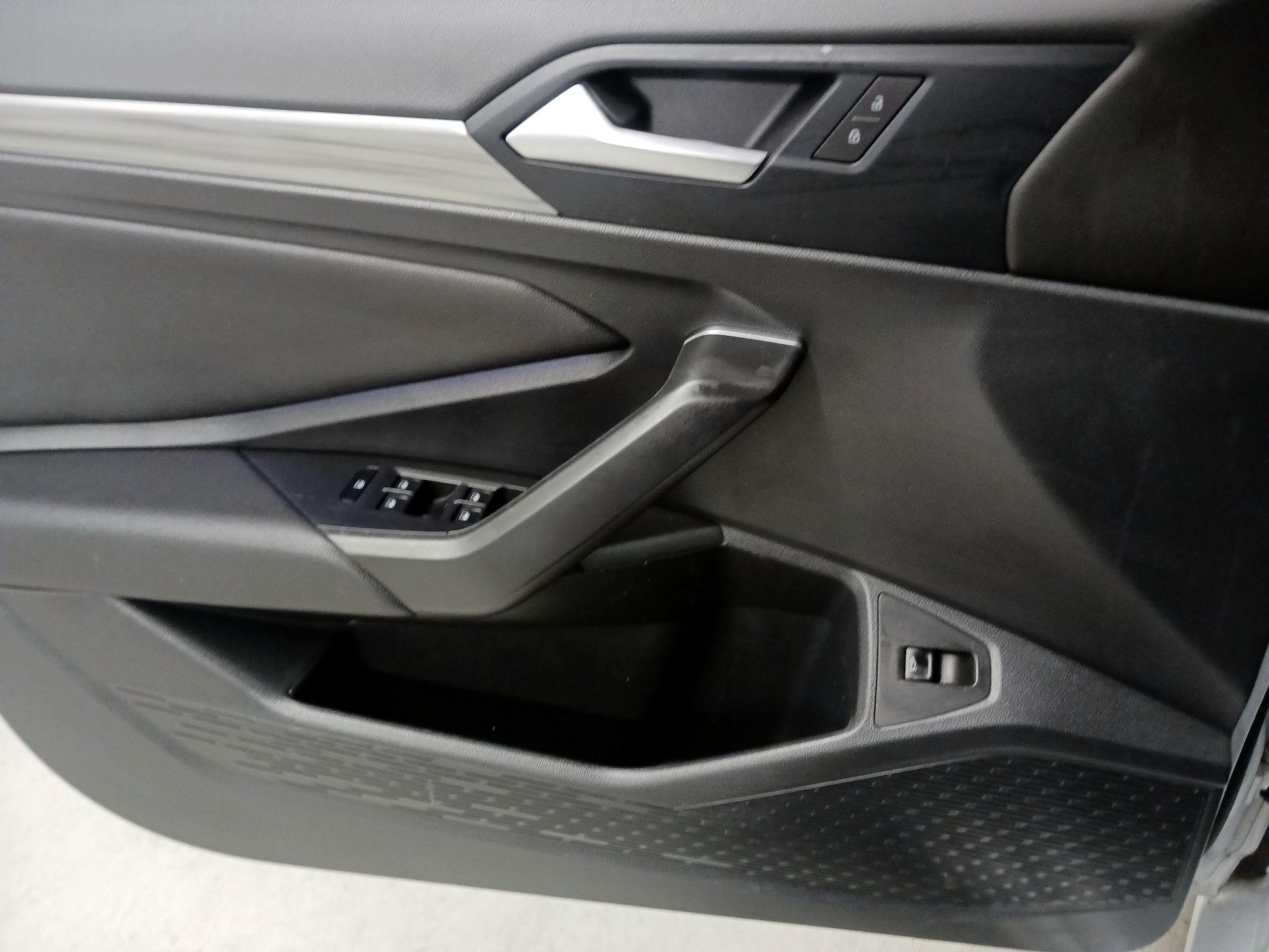 Thumbnail: 2019 Volkswagen Jetta - 10