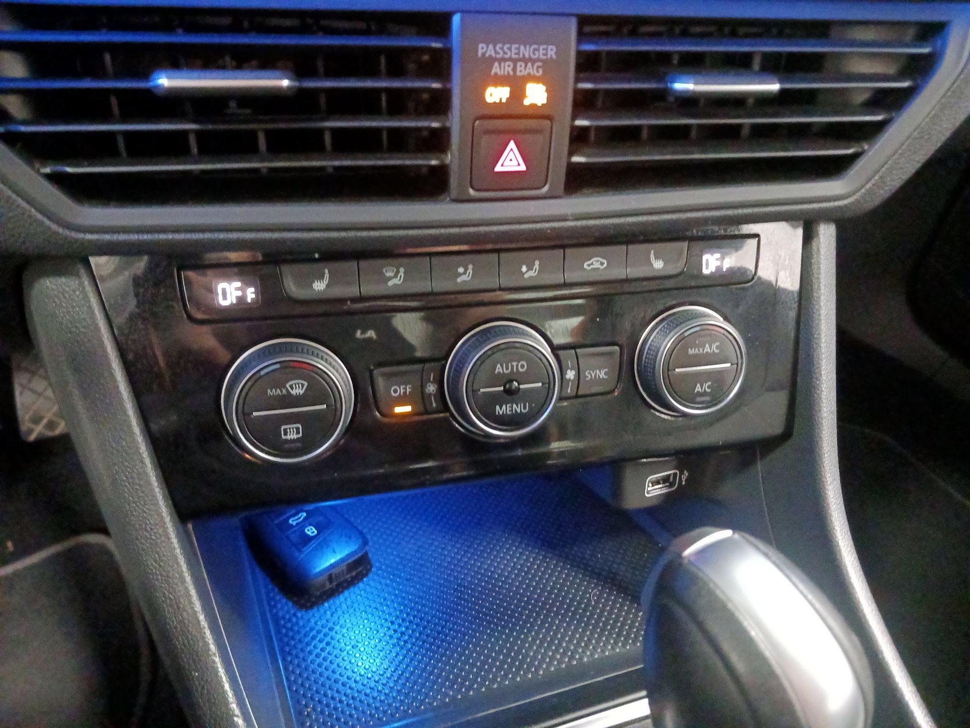 Thumbnail: 2019 Volkswagen Jetta - 12