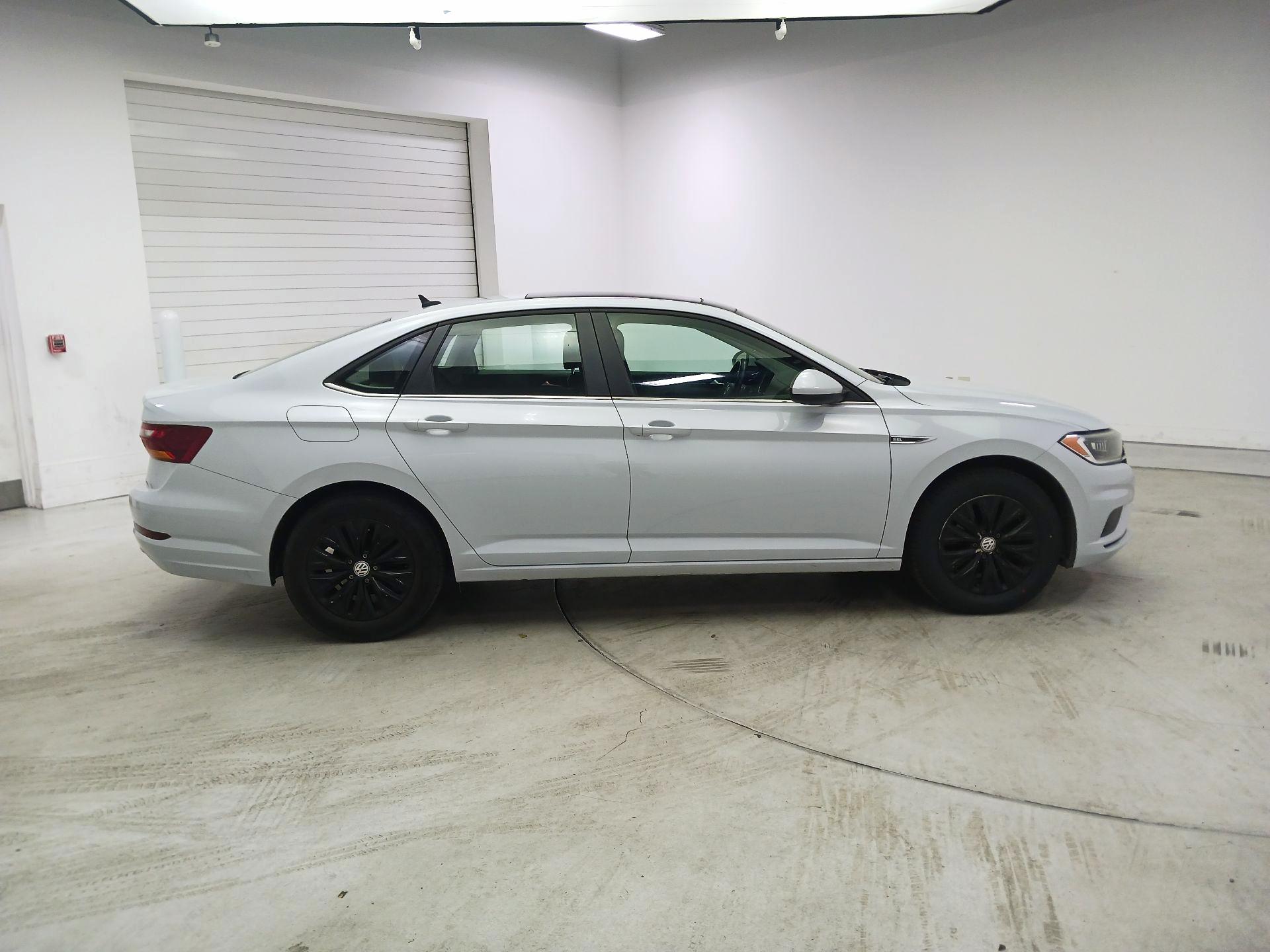 Thumbnail: 2019 Volkswagen Jetta - 4