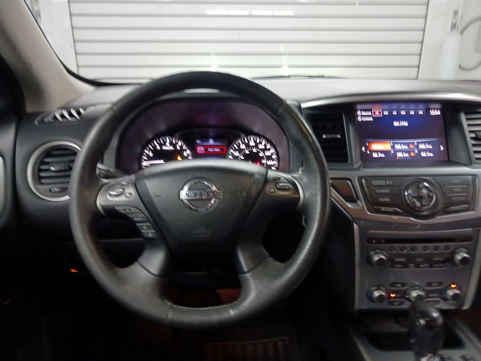 Thumbnail: 2017 Nissan Pathfinder - 10