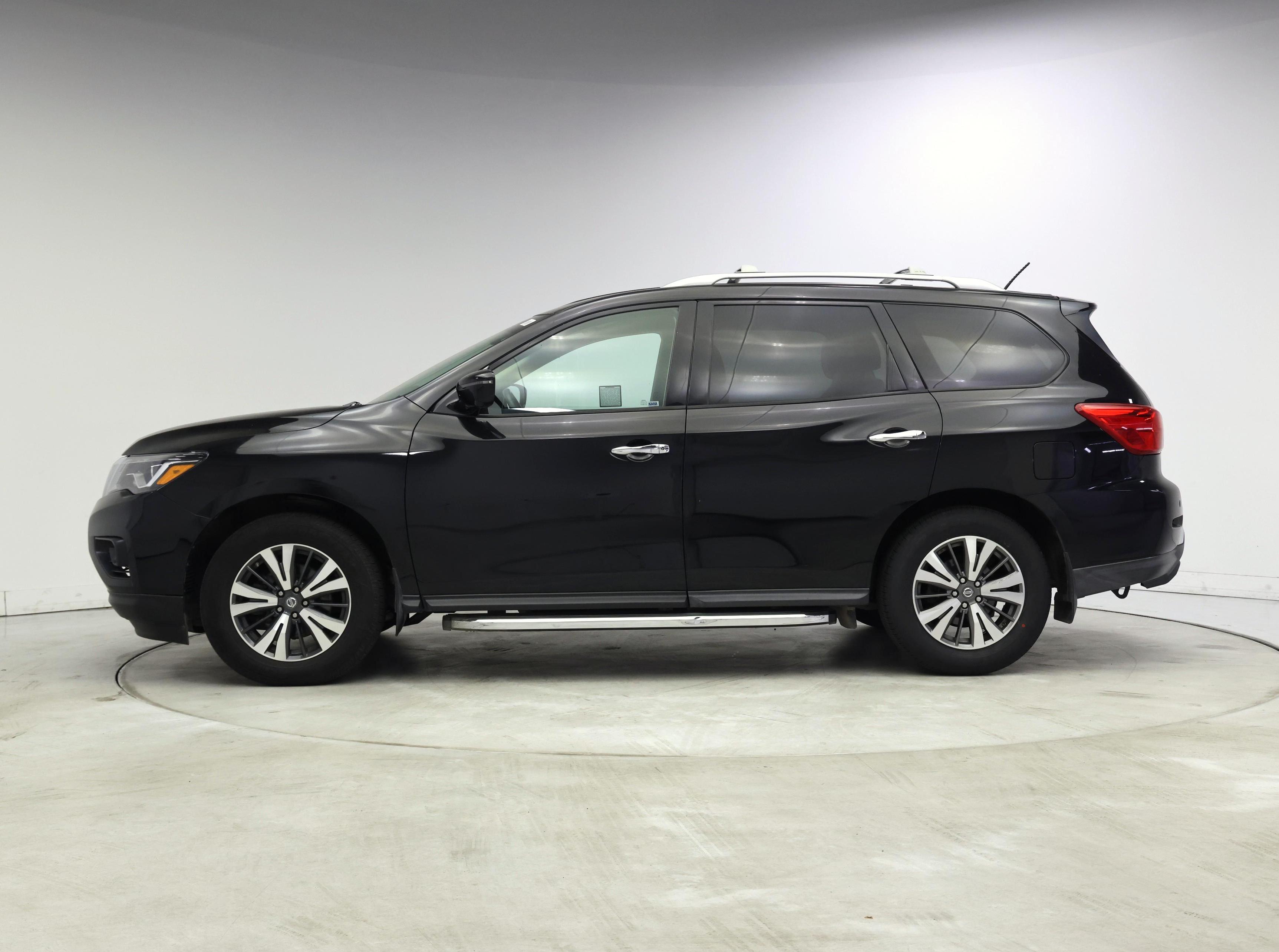 Thumbnail: 2017 Nissan Pathfinder - 3