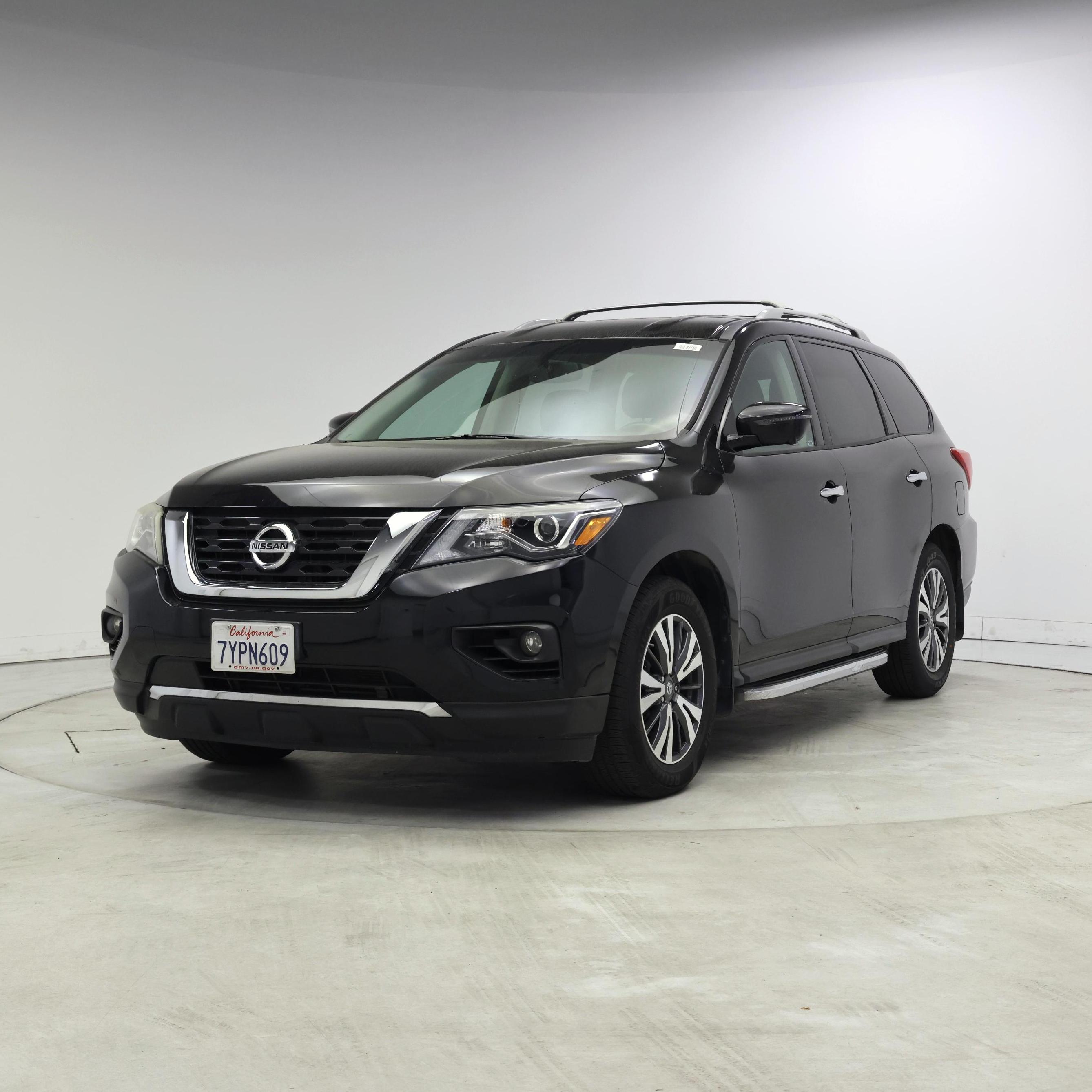 Thumbnail: 2017 Nissan Pathfinder - 4
