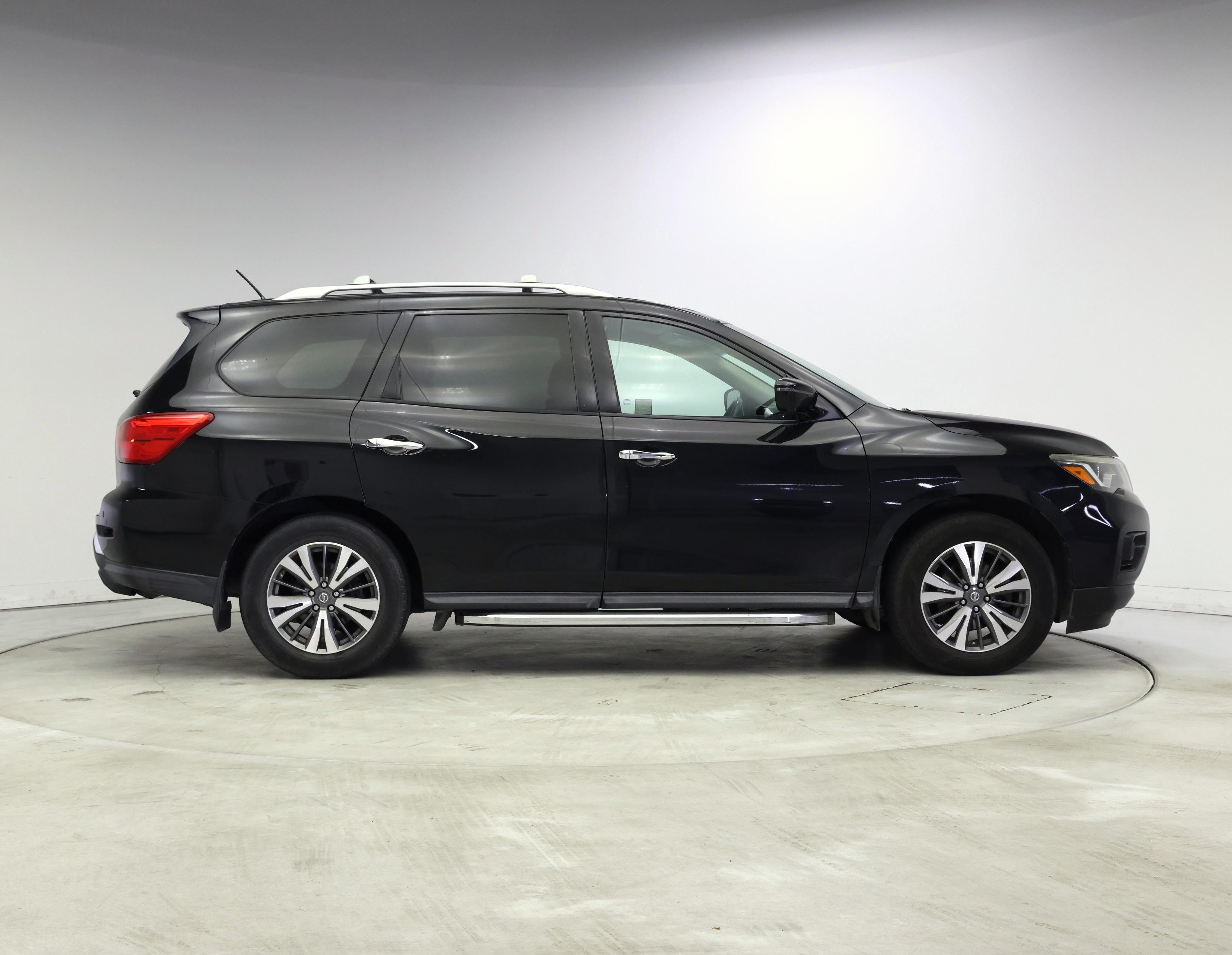 Thumbnail: 2017 Nissan Pathfinder - 7