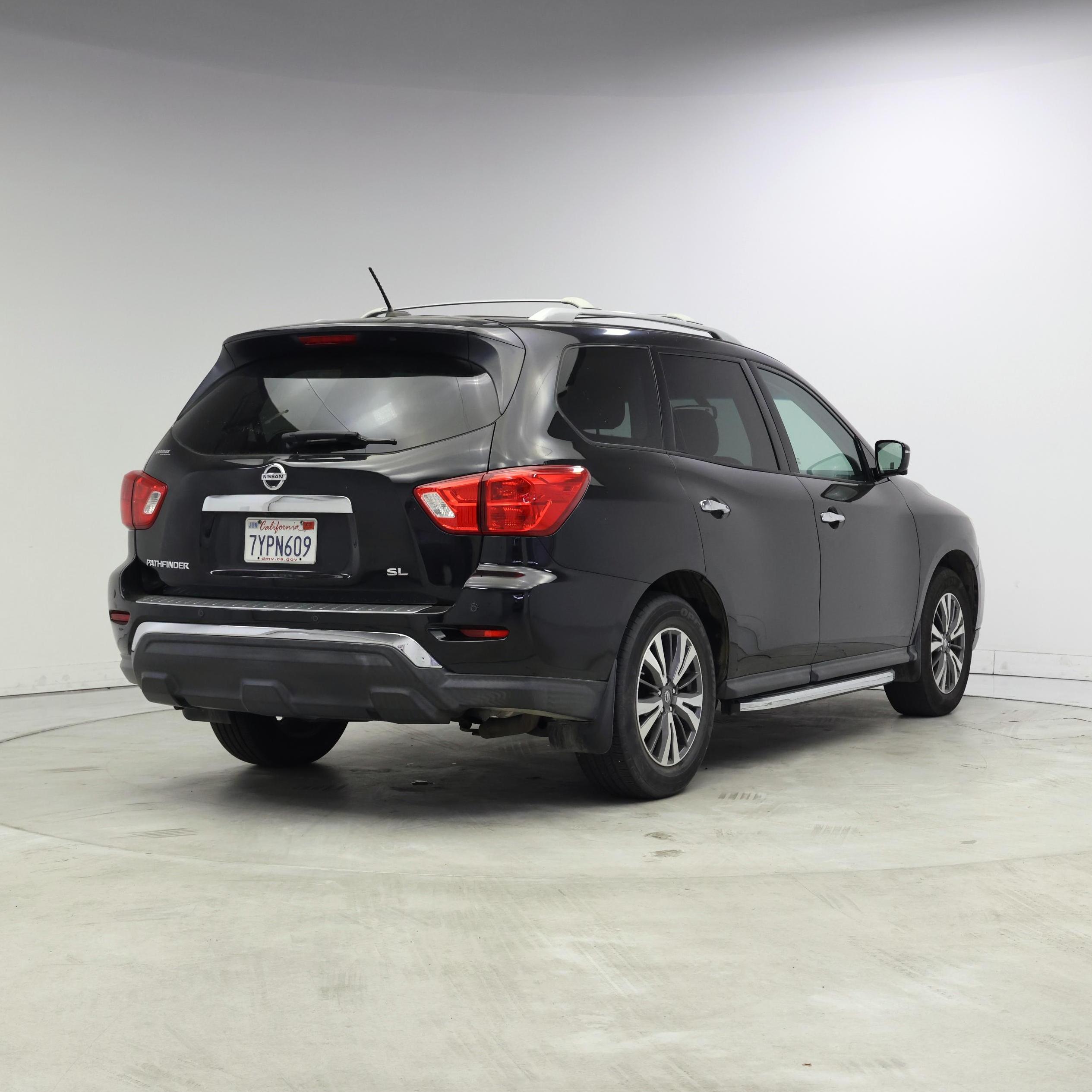 Thumbnail: 2017 Nissan Pathfinder - 8