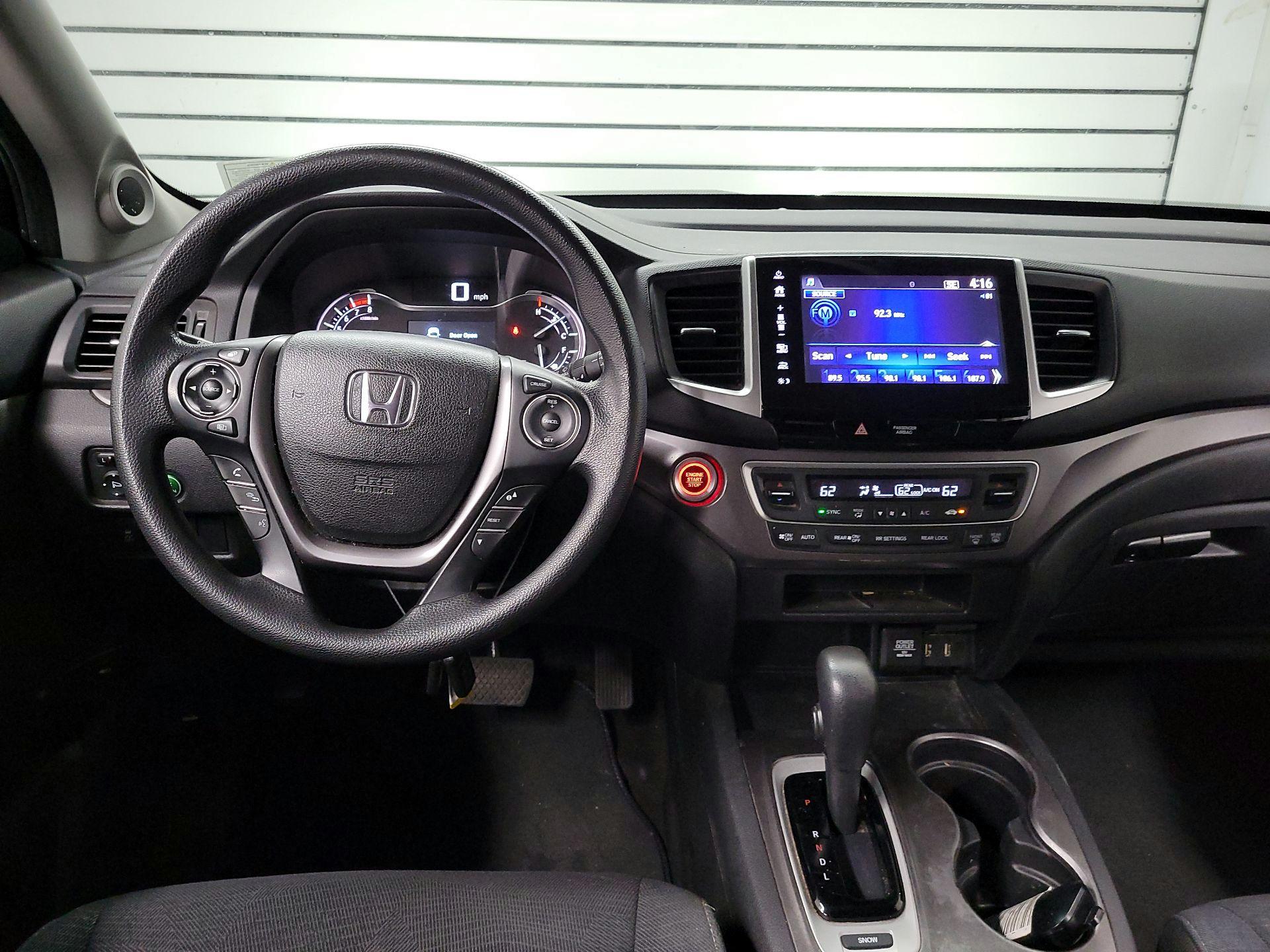 Thumbnail: 2017 Honda Pilot - 9