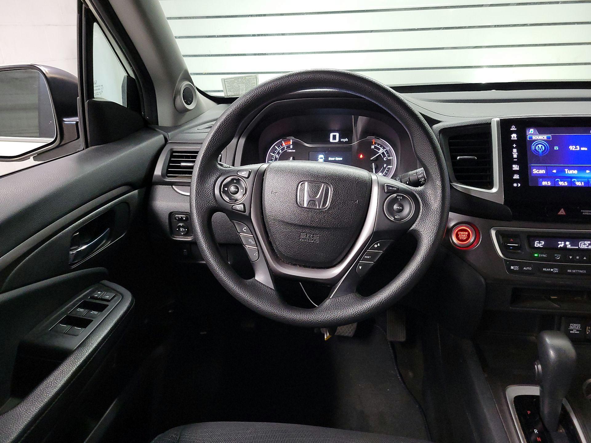 Thumbnail: 2017 Honda Pilot - 10