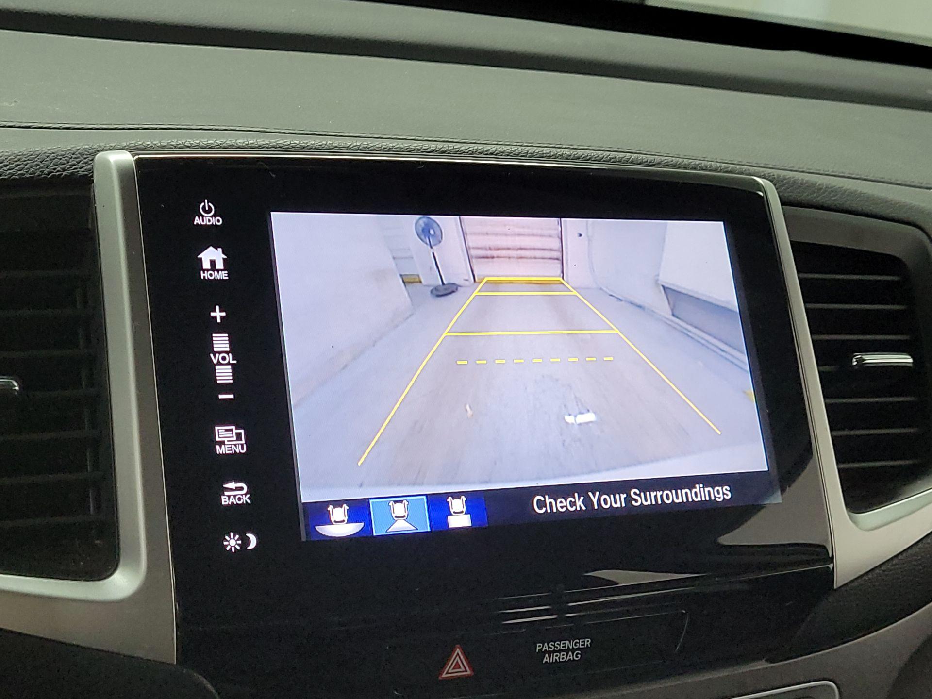 Thumbnail: 2017 Honda Pilot - 13