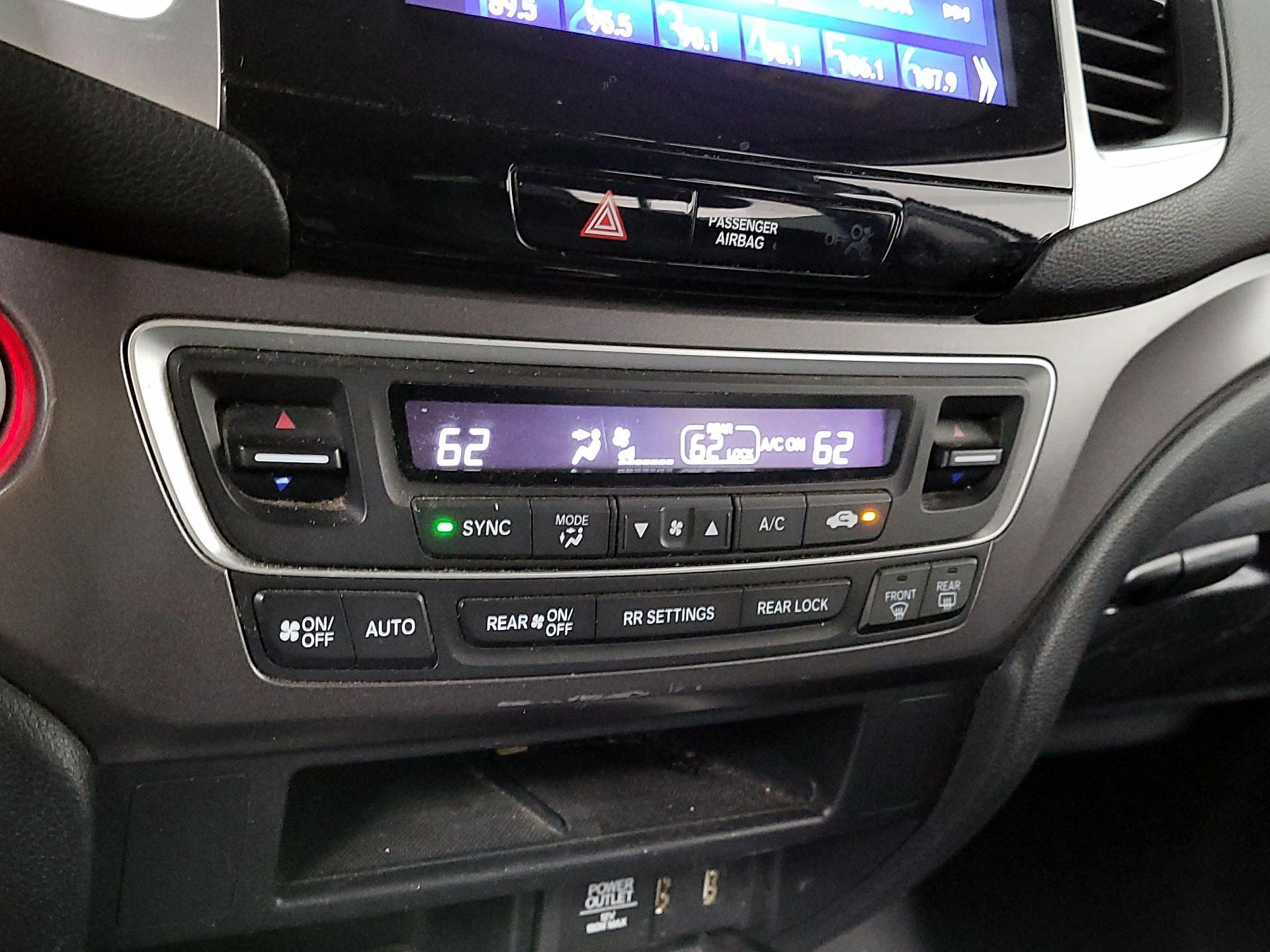 Thumbnail: 2017 Honda Pilot - 15