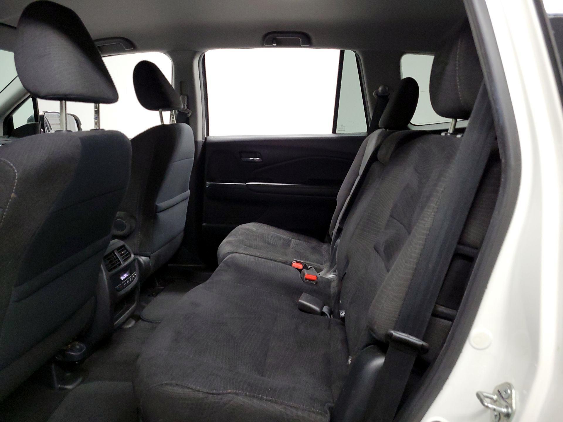 Thumbnail: 2017 Honda Pilot - 17