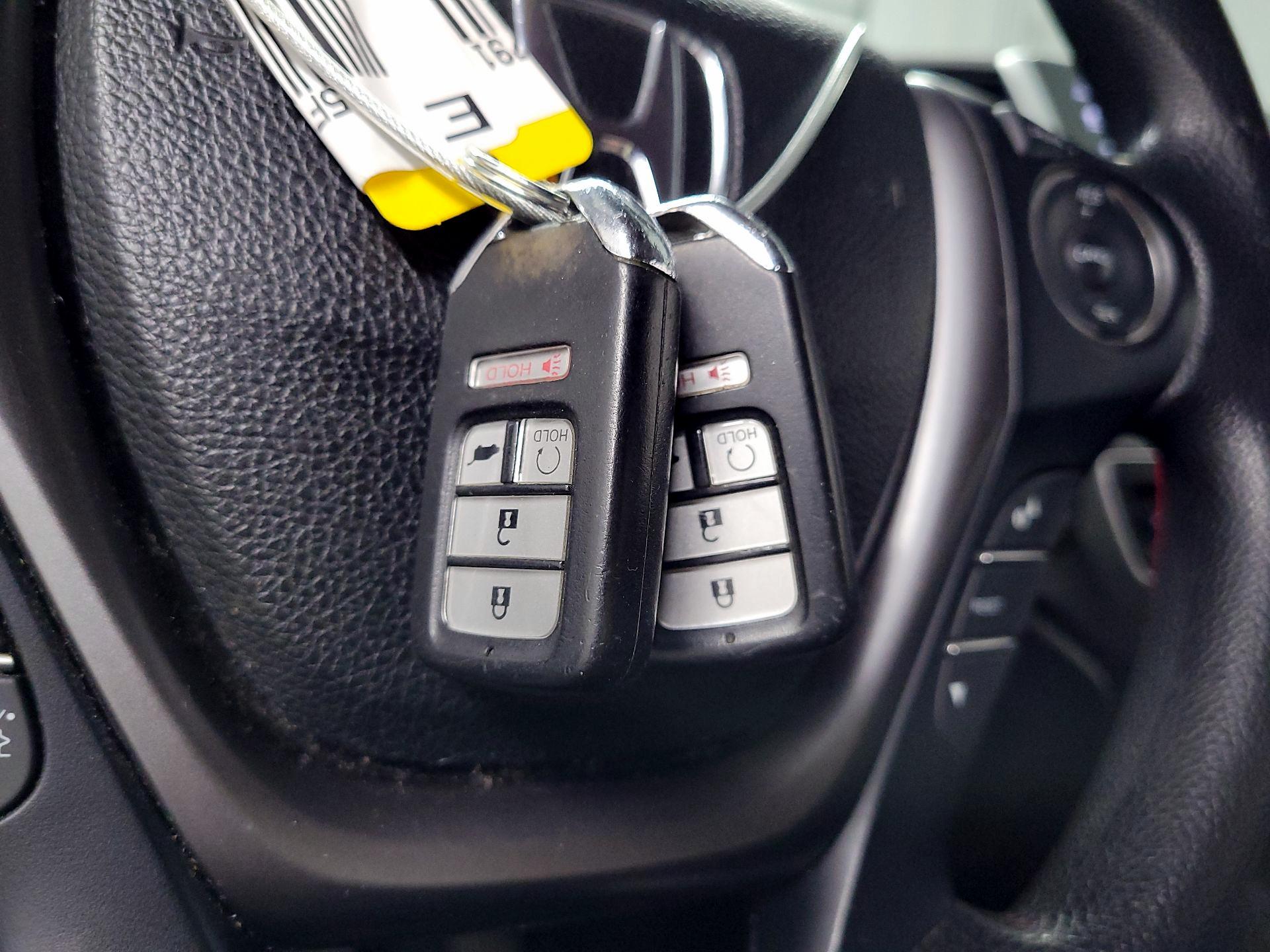 Thumbnail: 2017 Honda Pilot - 20