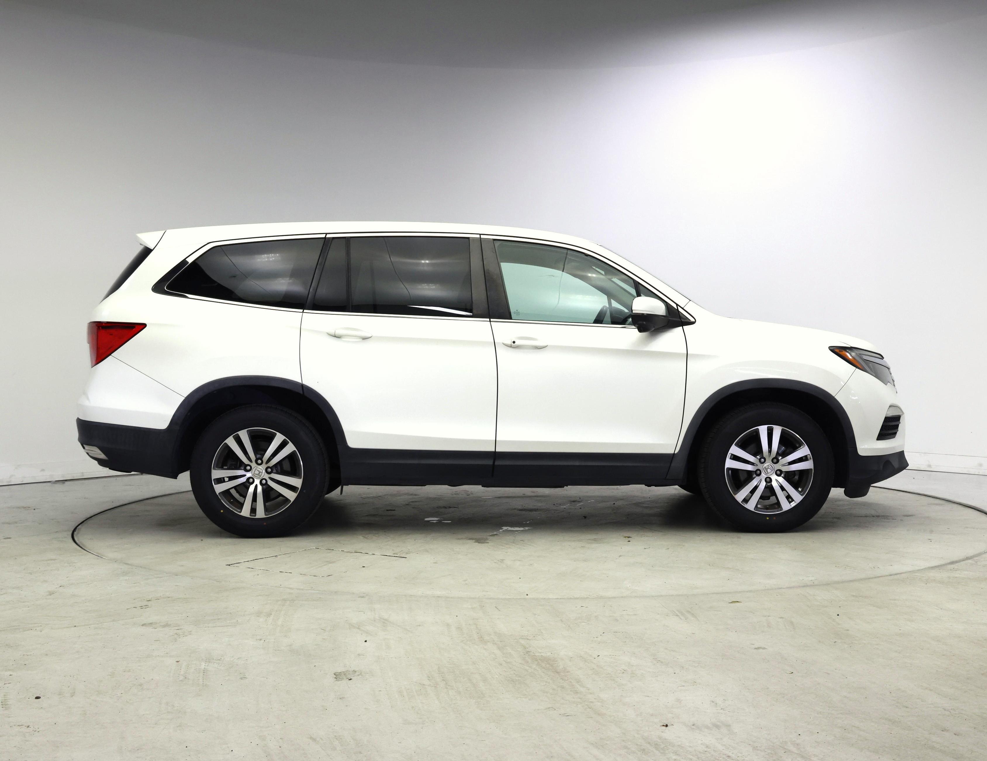 Thumbnail: 2017 Honda Pilot - 7