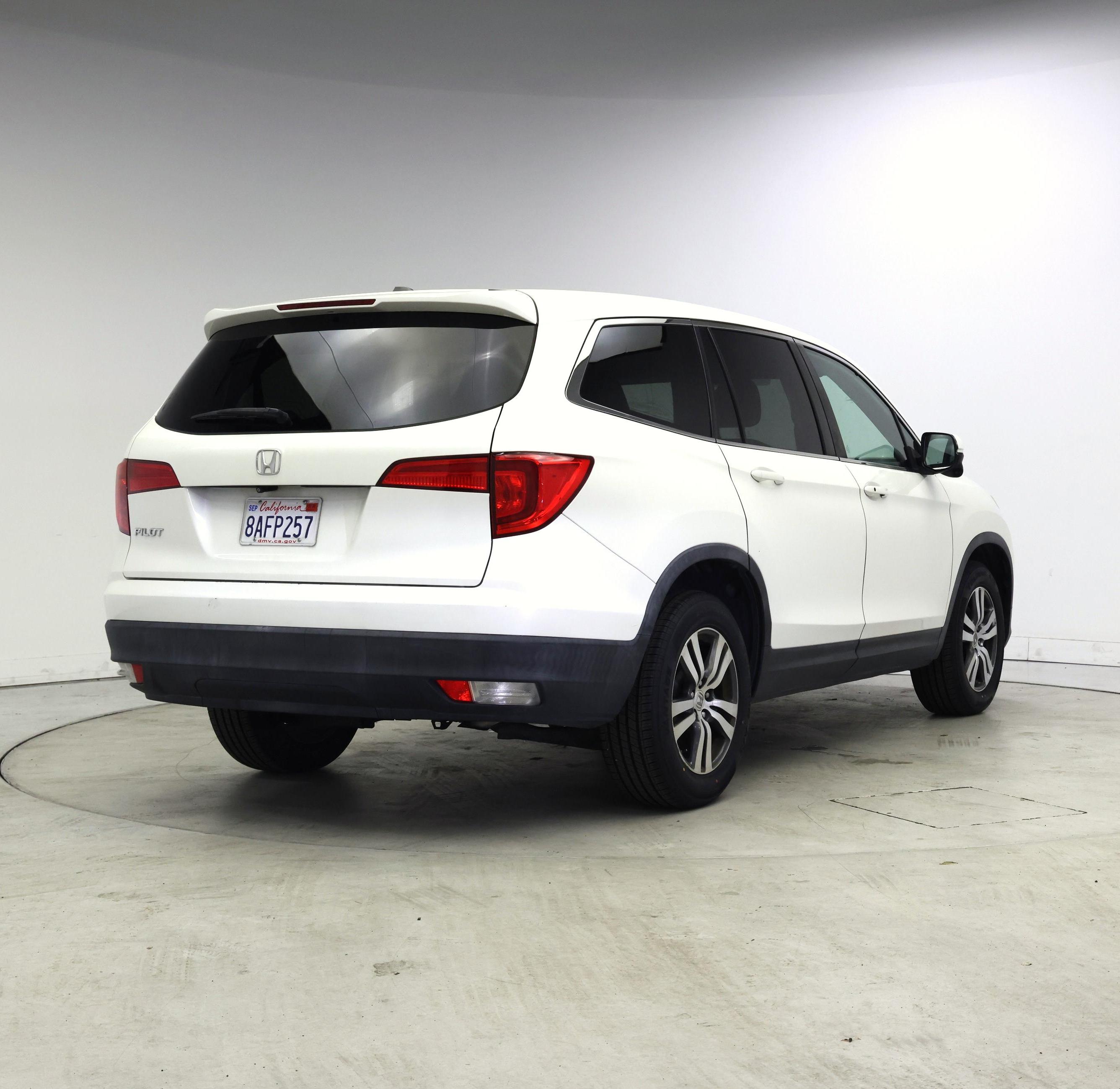 Thumbnail: 2017 Honda Pilot - 8