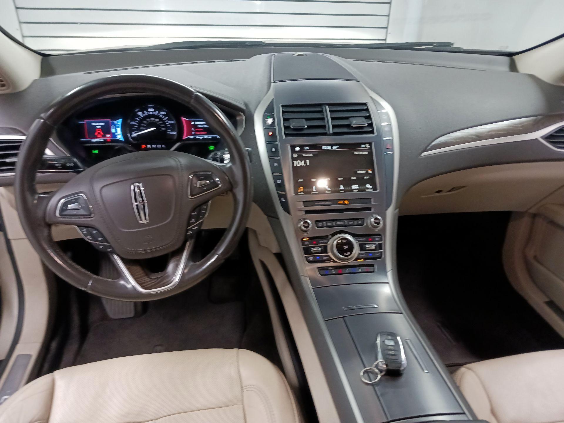 Thumbnail: 2017 Lincoln MKZ - 9