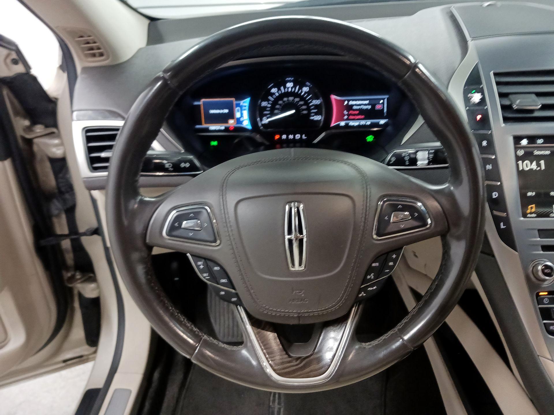 Thumbnail: 2017 Lincoln MKZ - 10