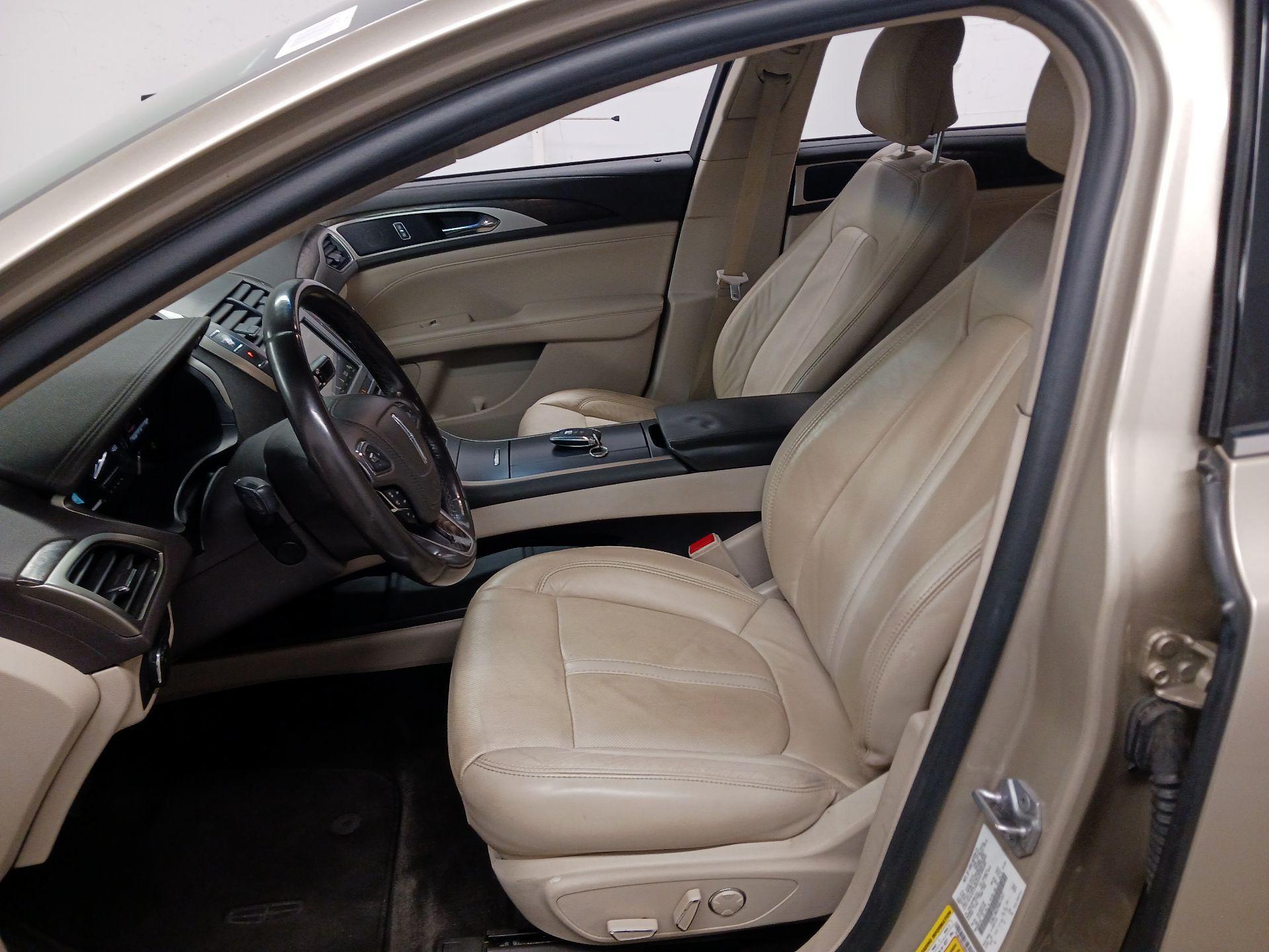 Thumbnail: 2017 Lincoln MKZ - 11