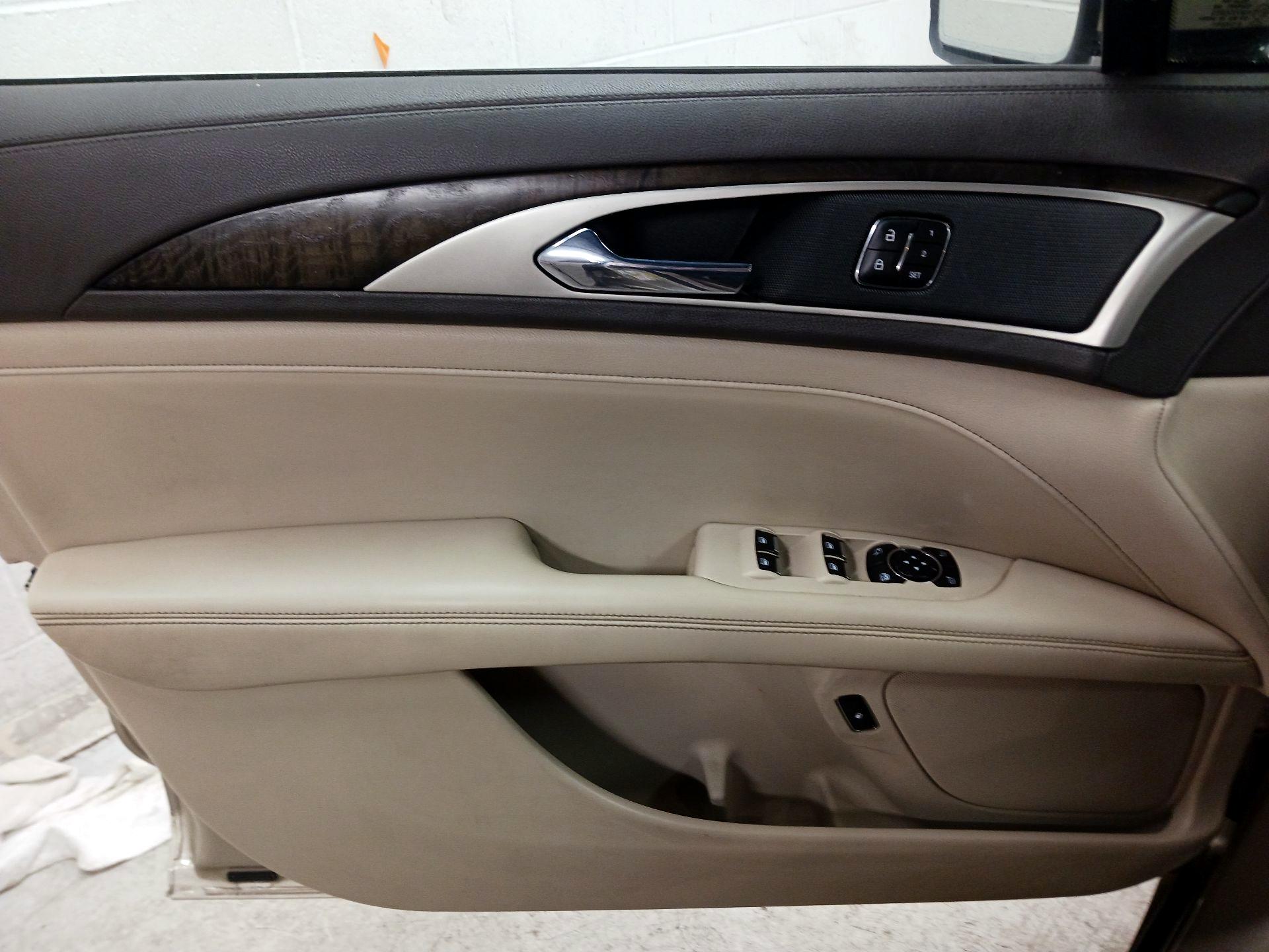 Thumbnail: 2017 Lincoln MKZ - 12