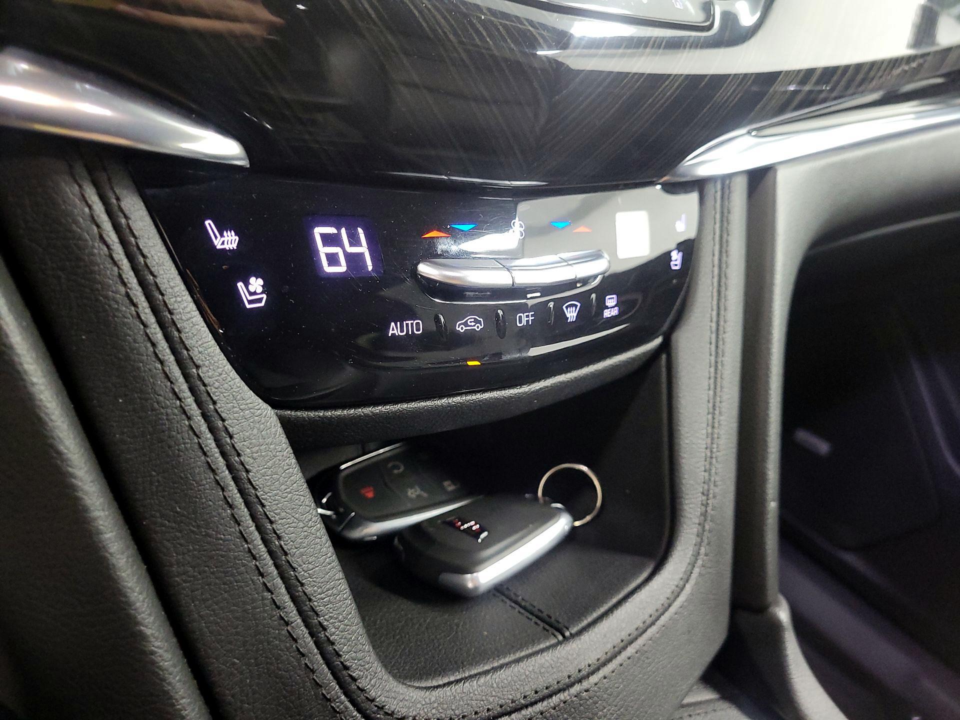 Thumbnail: 2020 Cadillac XT6 - 13