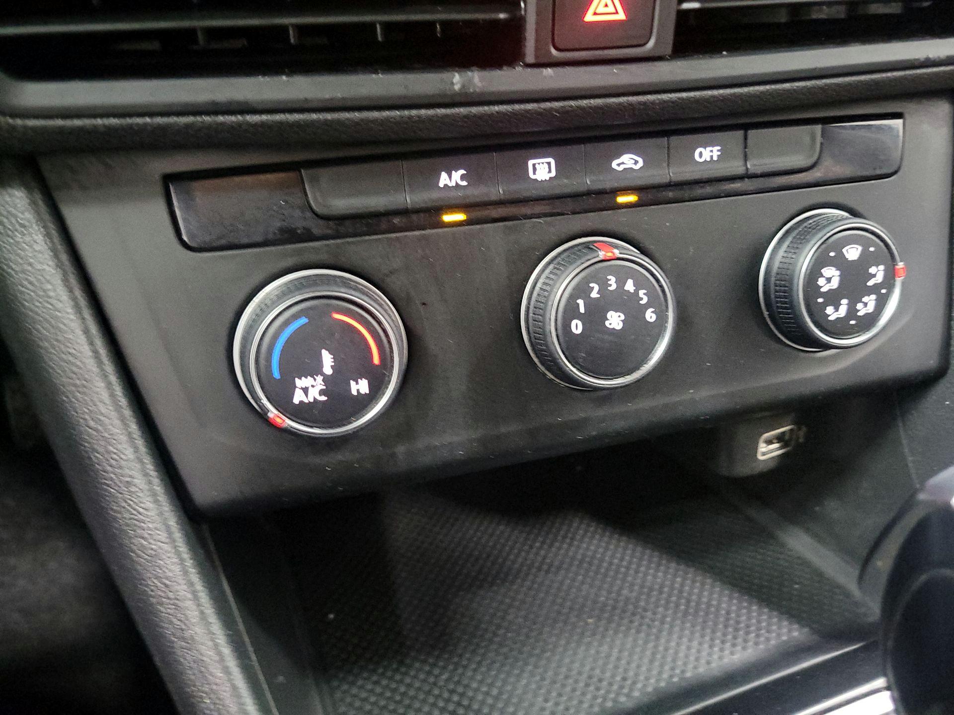 Thumbnail: 2019 Volkswagen Jetta - 12