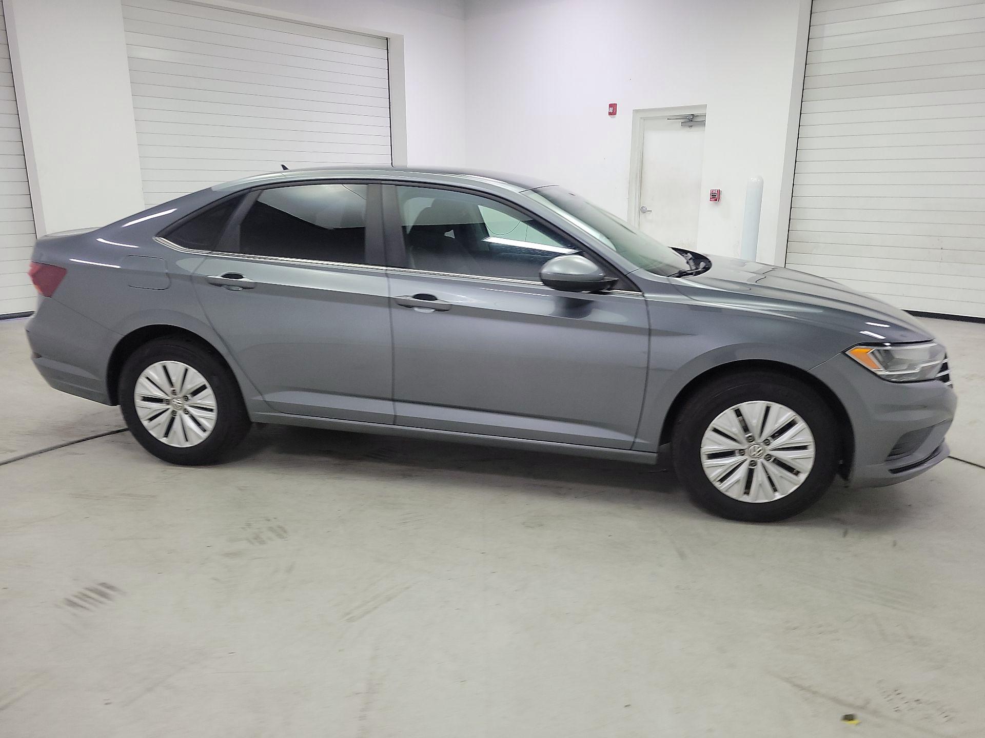 Thumbnail: 2019 Volkswagen Jetta - 4