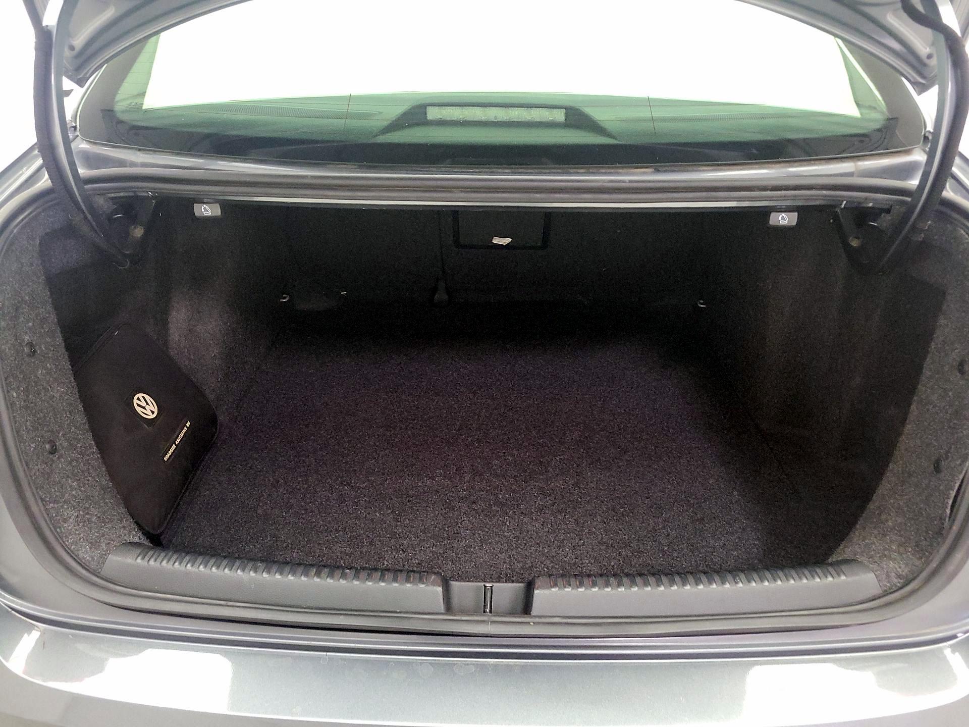 Thumbnail: 2017 Volkswagen Jetta - 15