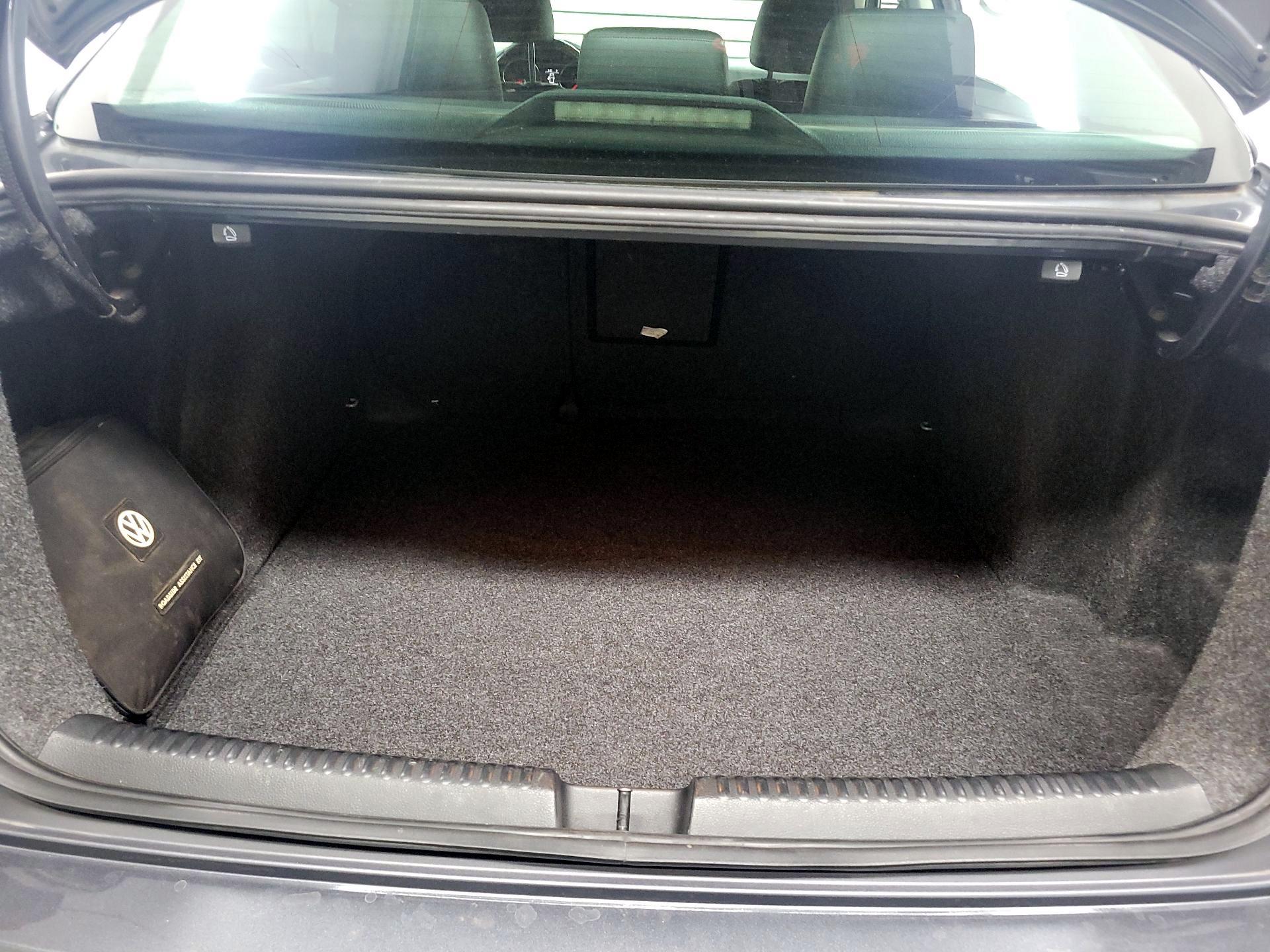 Thumbnail: 2017 Volkswagen Jetta - 16