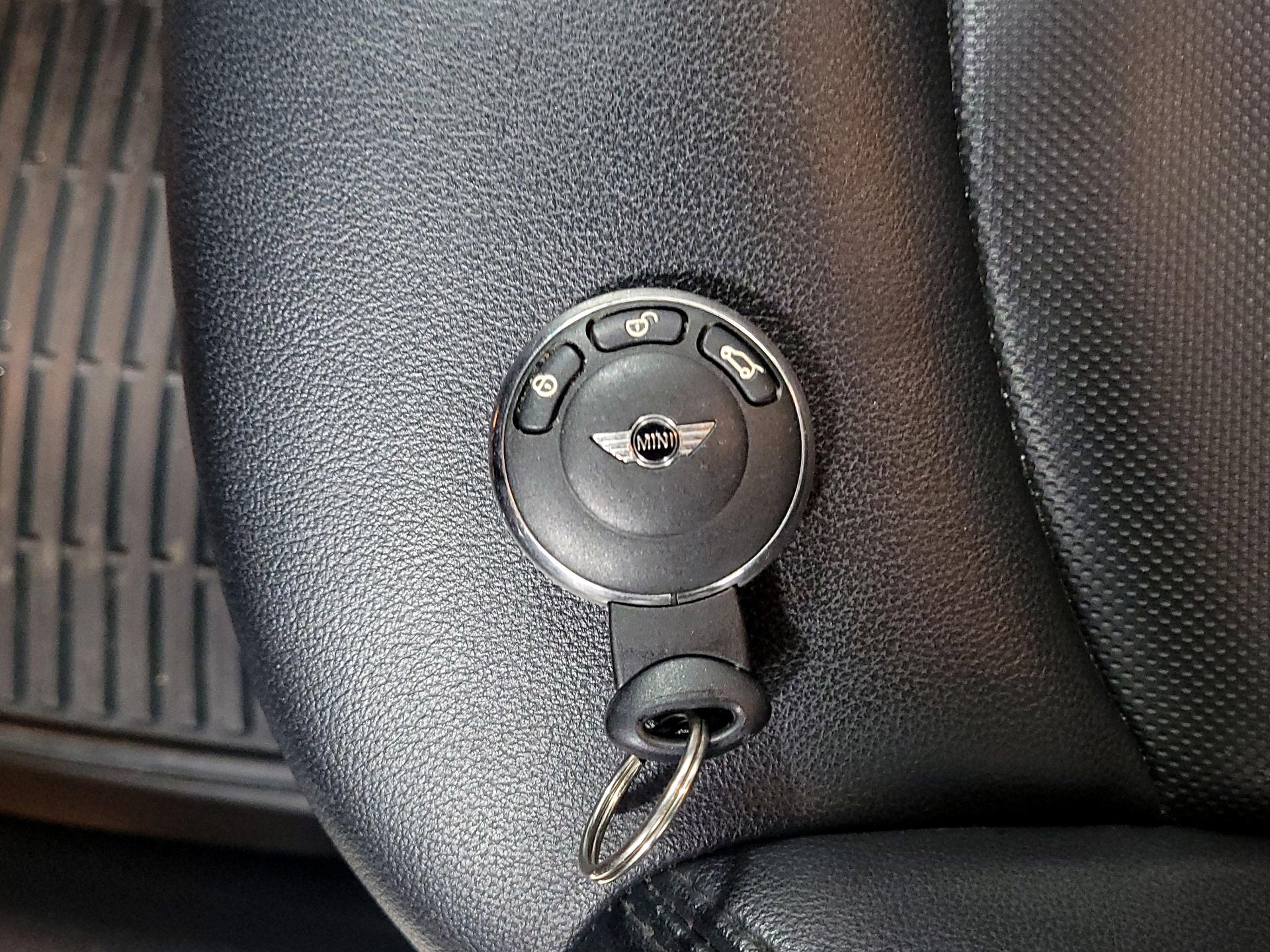 Thumbnail: 2016 MINI Cooper Countryman - 18