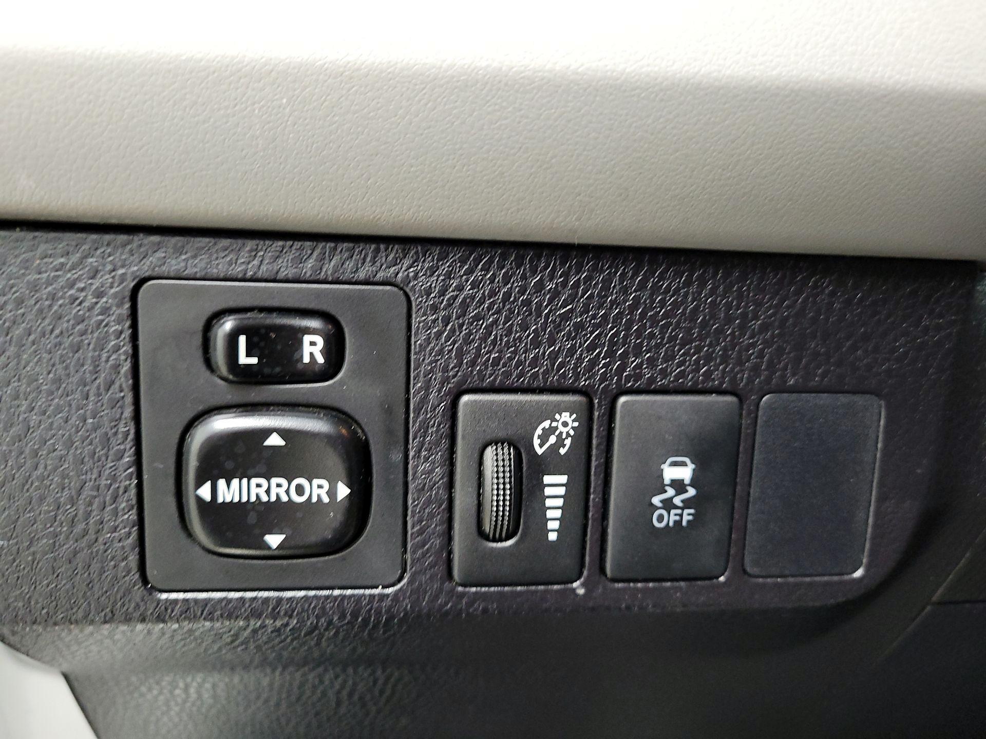 Thumbnail: 2015 Toyota RAV4 - 11