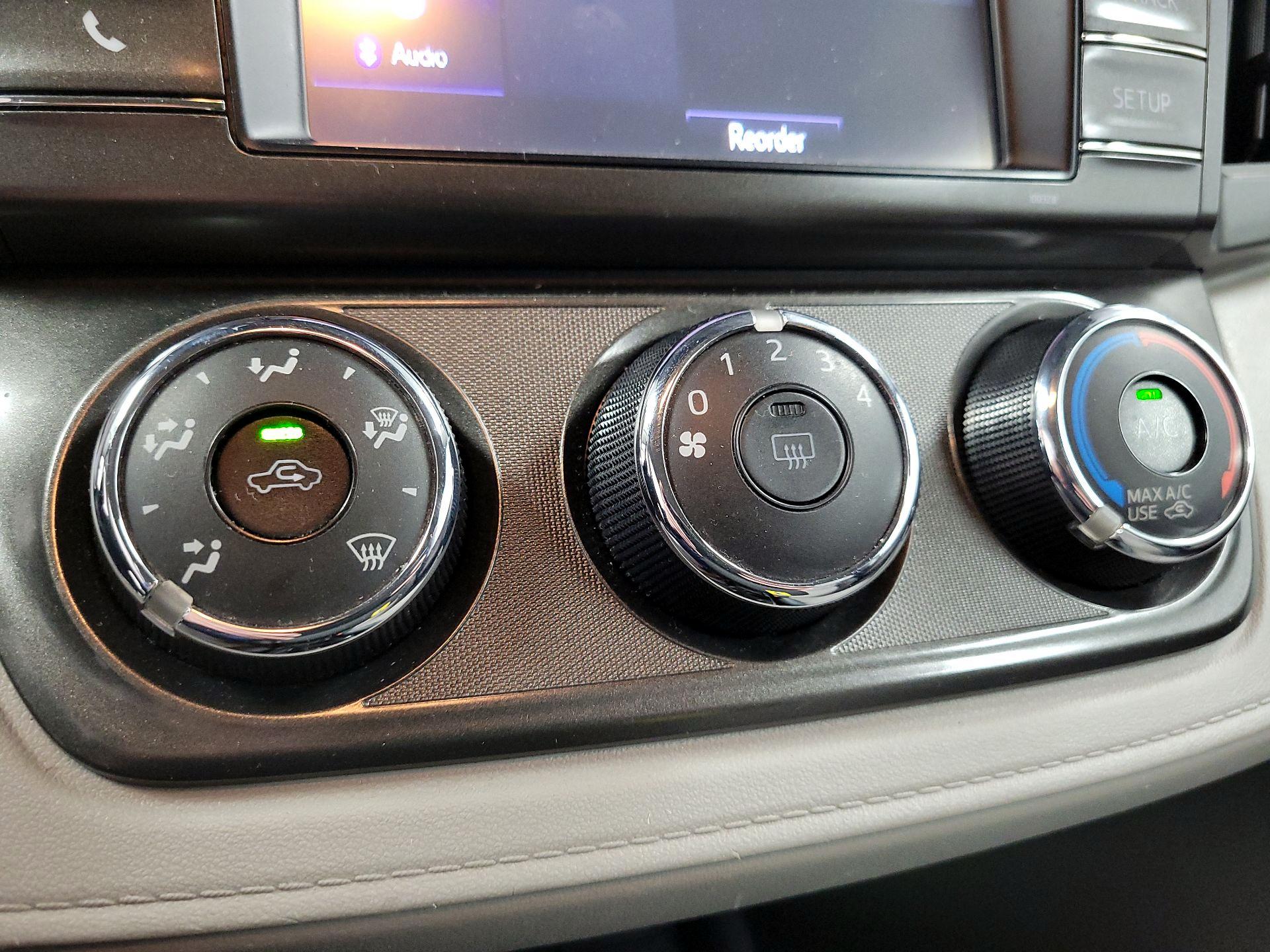 Thumbnail: 2015 Toyota RAV4 - 14