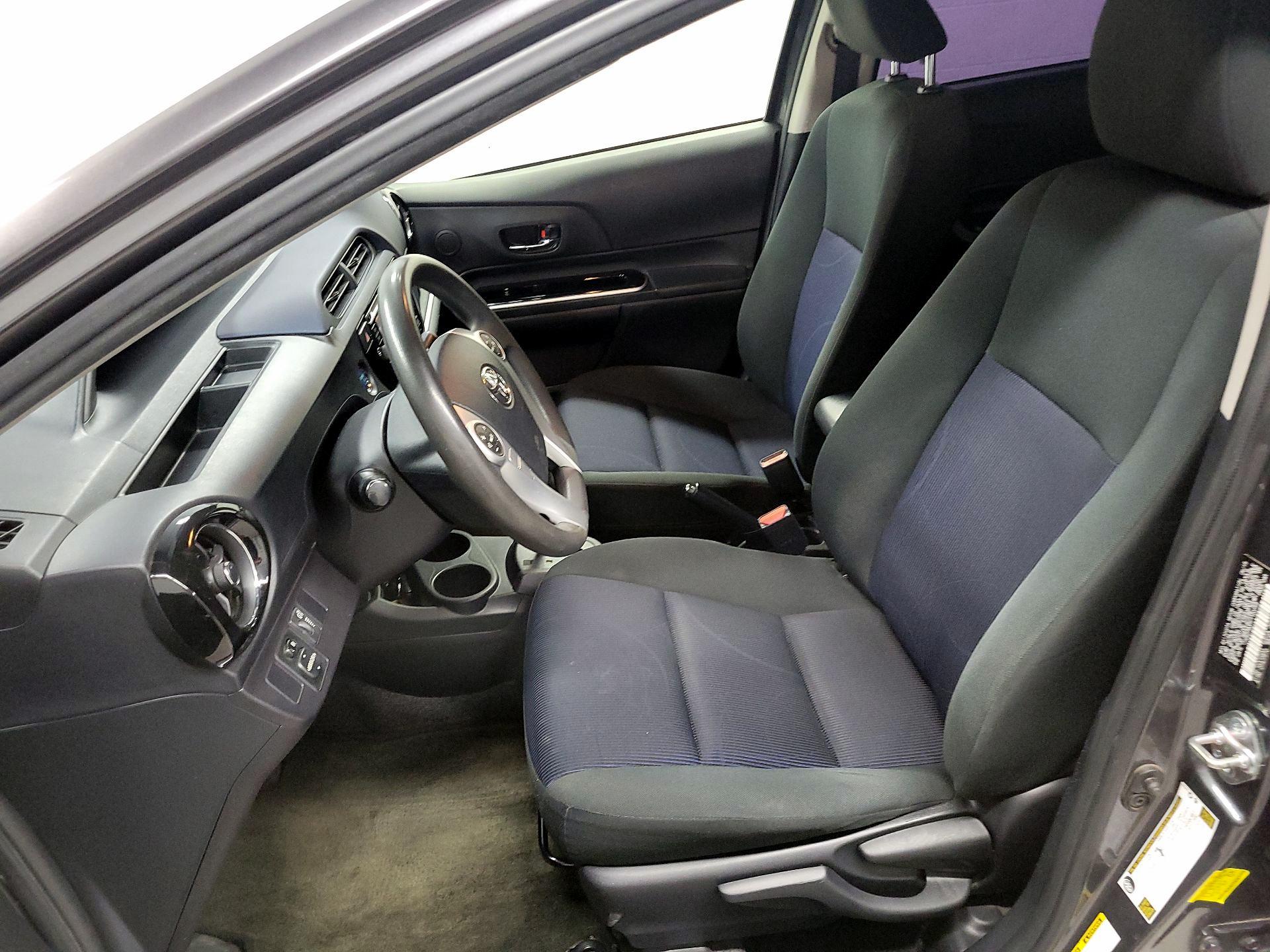 Thumbnail: 2015 Toyota Prius c - 9