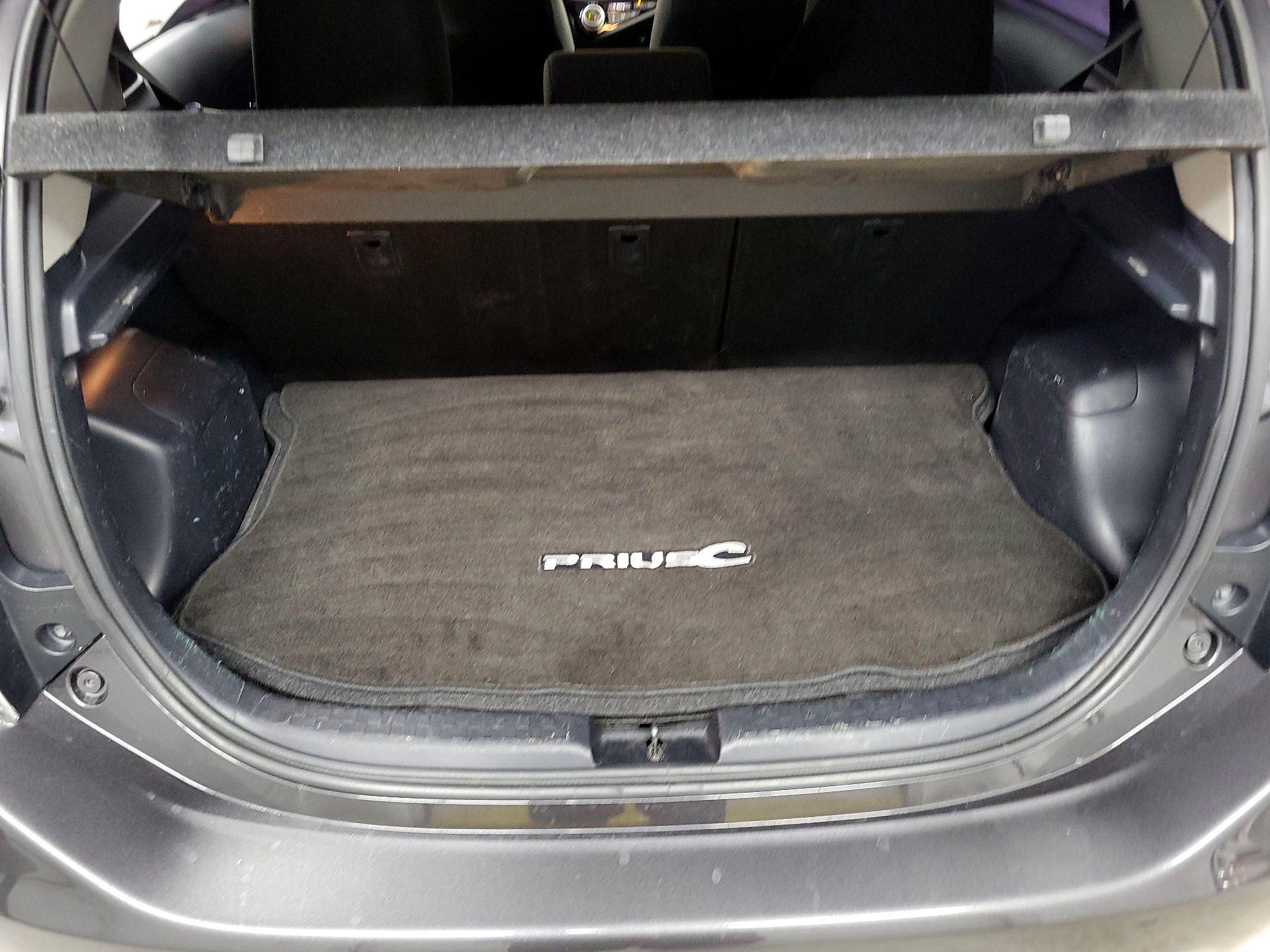 Thumbnail: 2015 Toyota Prius c - 14