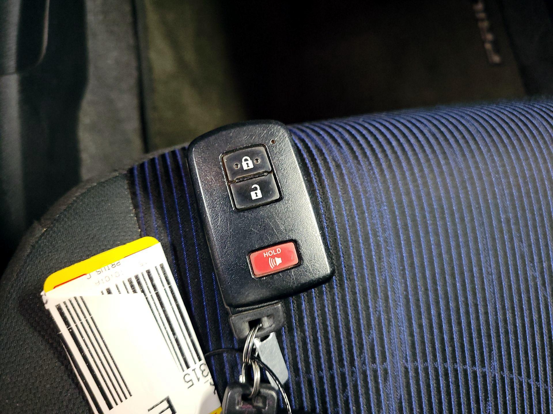 Thumbnail: 2015 Toyota Prius c - 16