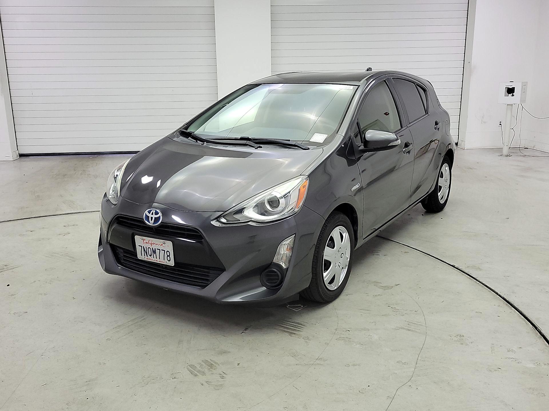 Thumbnail: 2015 Toyota Prius c - 3