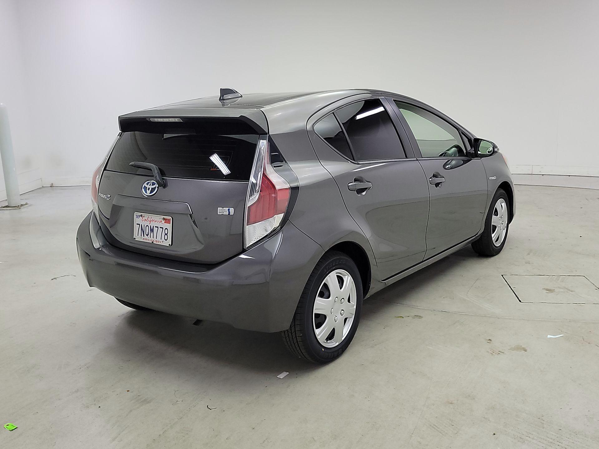 Thumbnail: 2015 Toyota Prius c - 5