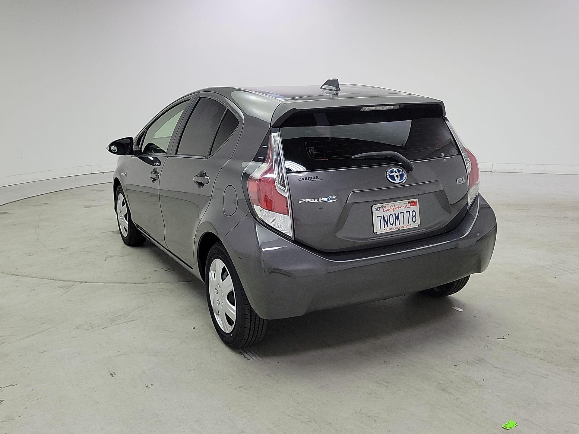 Thumbnail: 2015 Toyota Prius c - 7