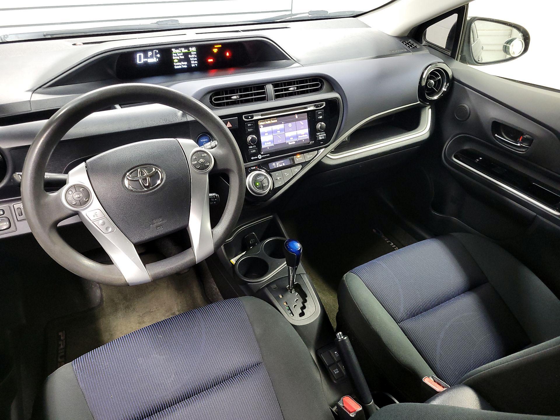 Thumbnail: 2015 Toyota Prius c - 8