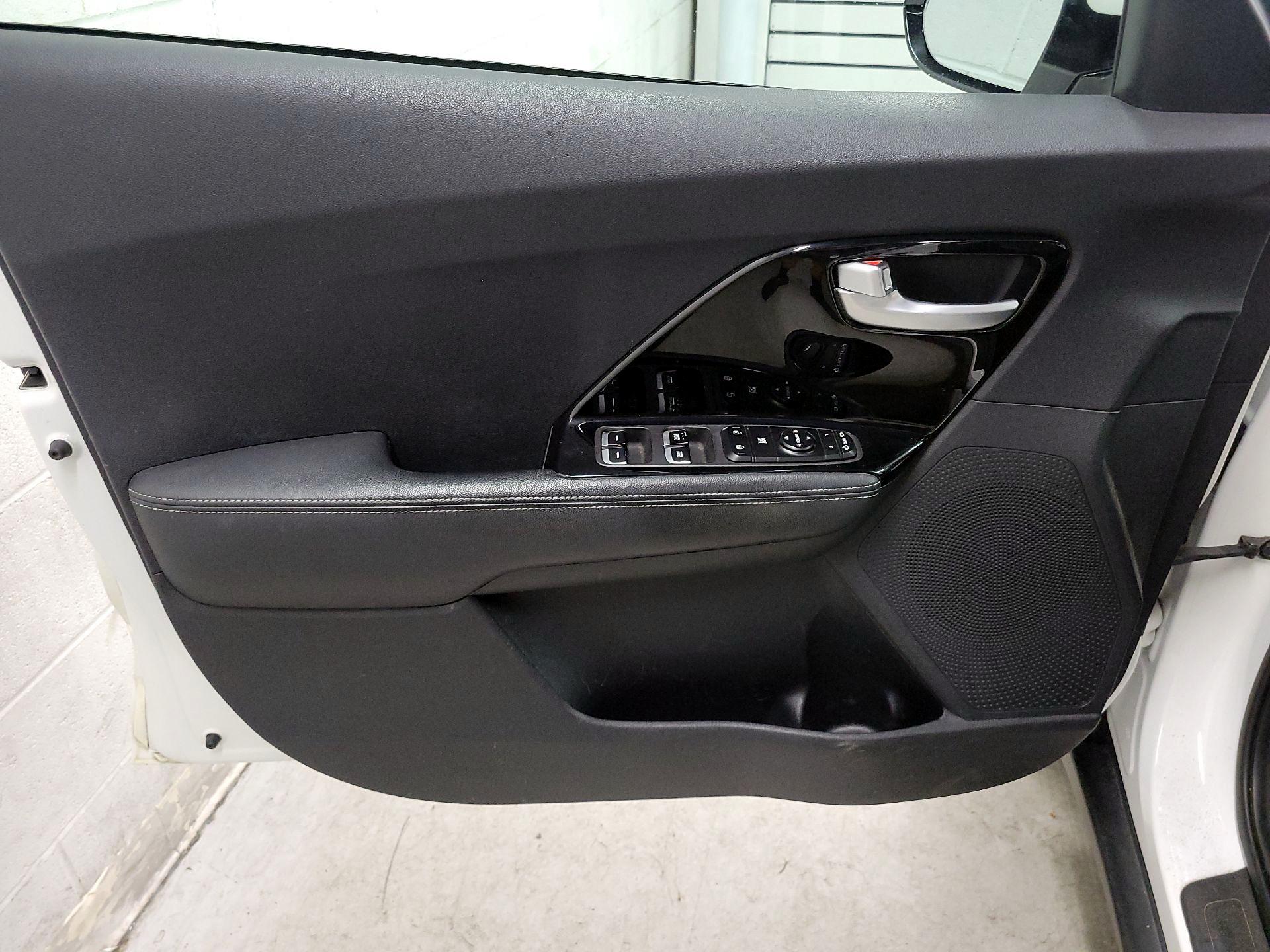 Thumbnail: 2018 Kia Niro - 12