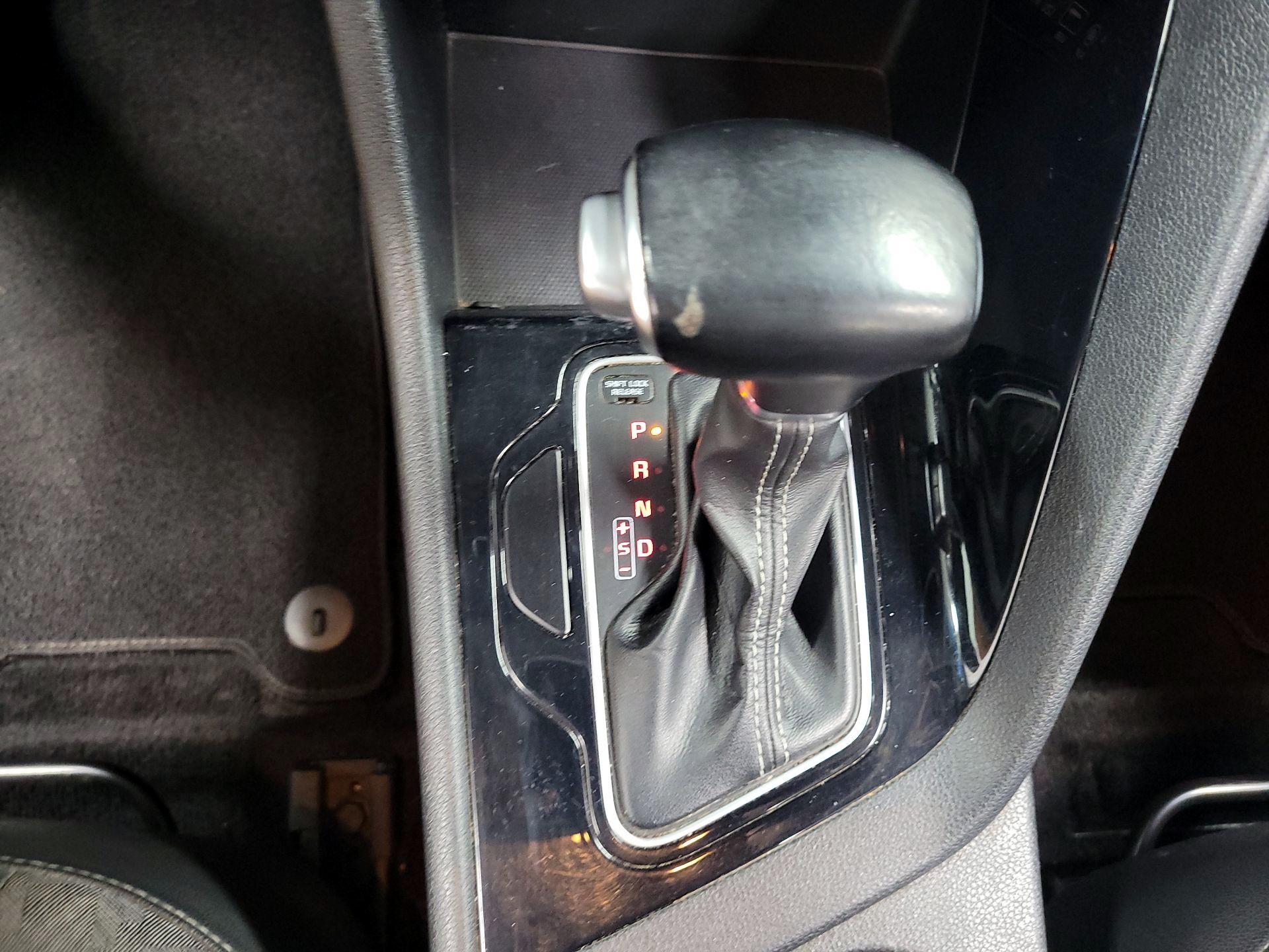 Thumbnail: 2018 Kia Niro - 16