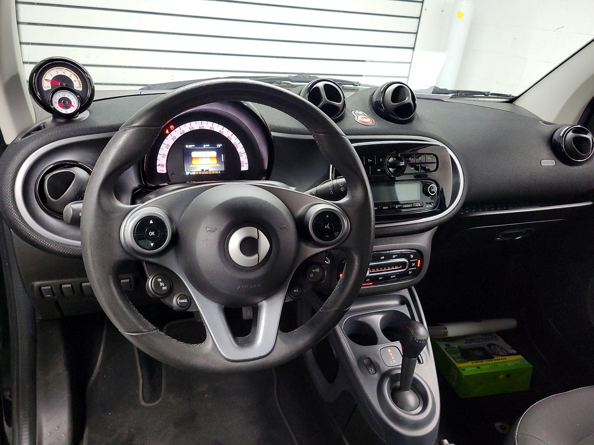 Thumbnail: 2016 smart fortwo - 9