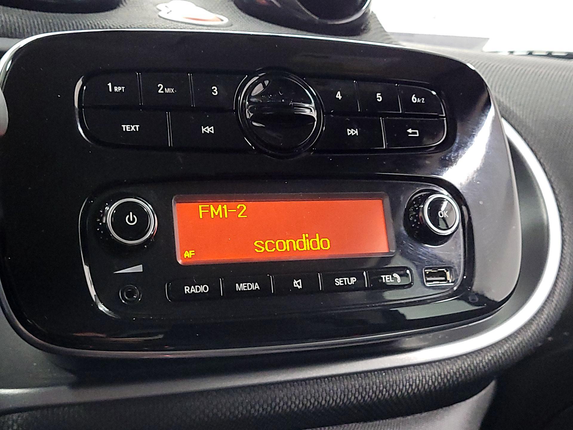 Thumbnail: 2016 smart fortwo - 13