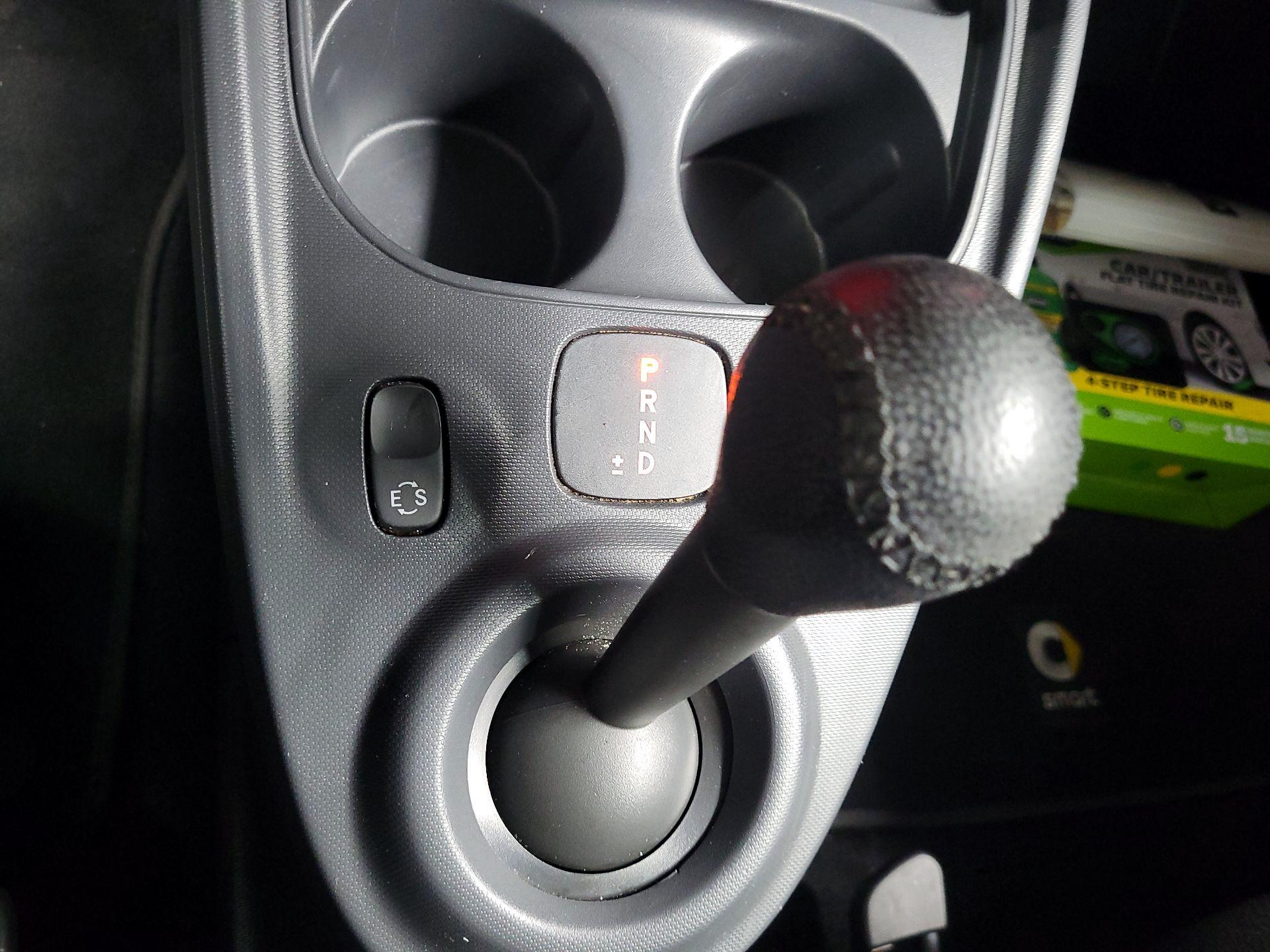 Thumbnail: 2016 smart fortwo - 15