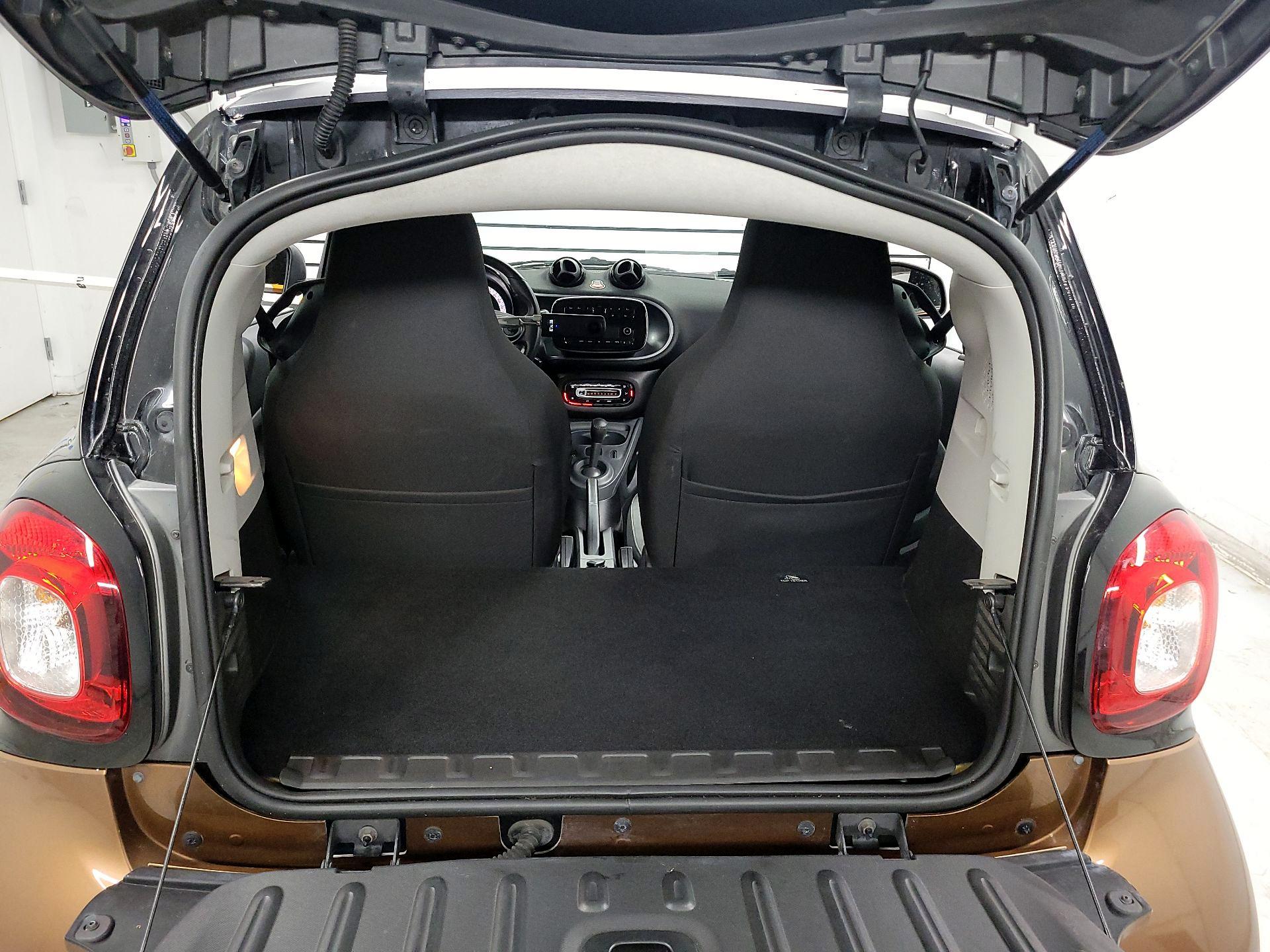 Thumbnail: 2016 smart fortwo - 16