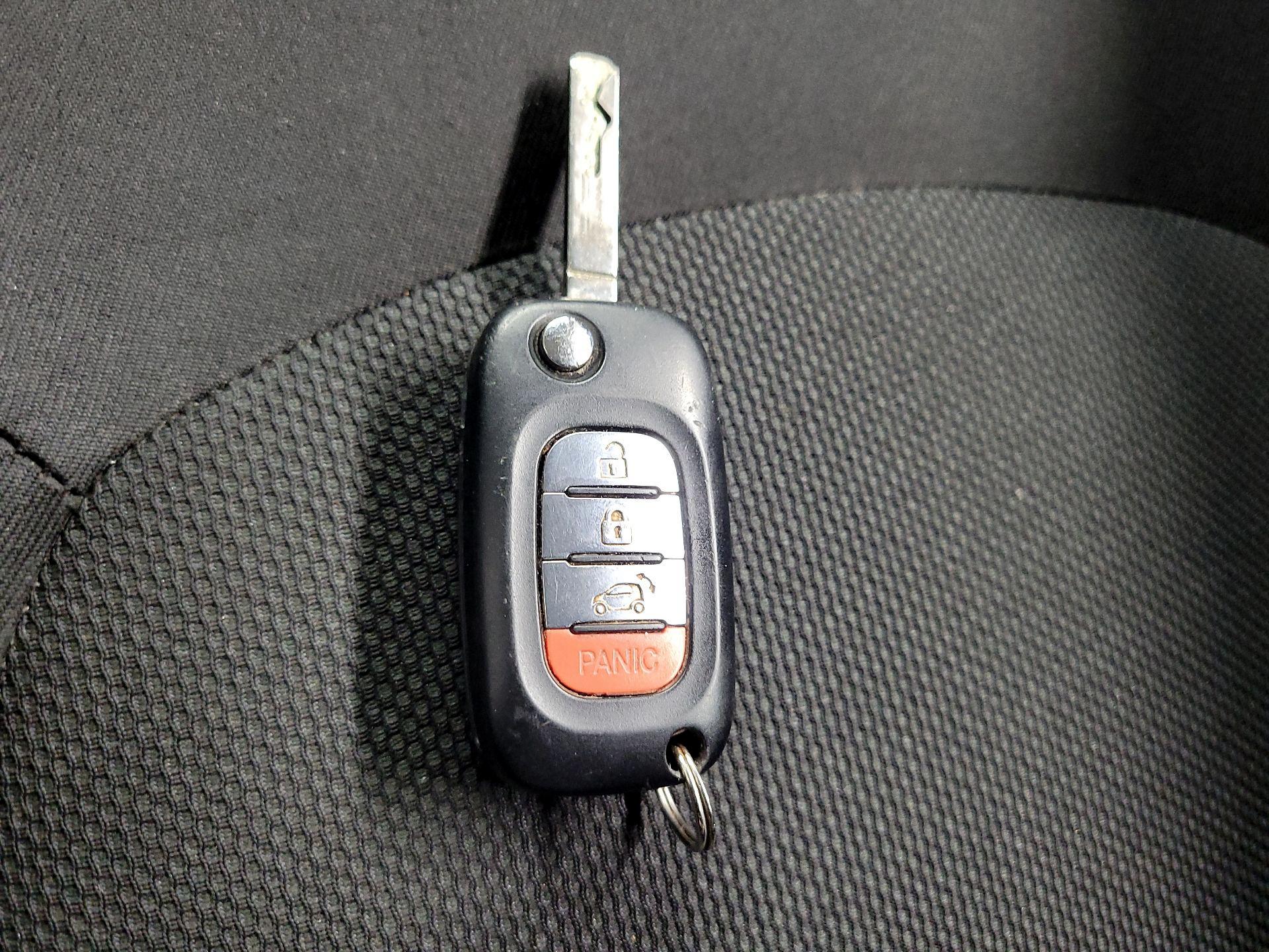 Thumbnail: 2016 smart fortwo - 18