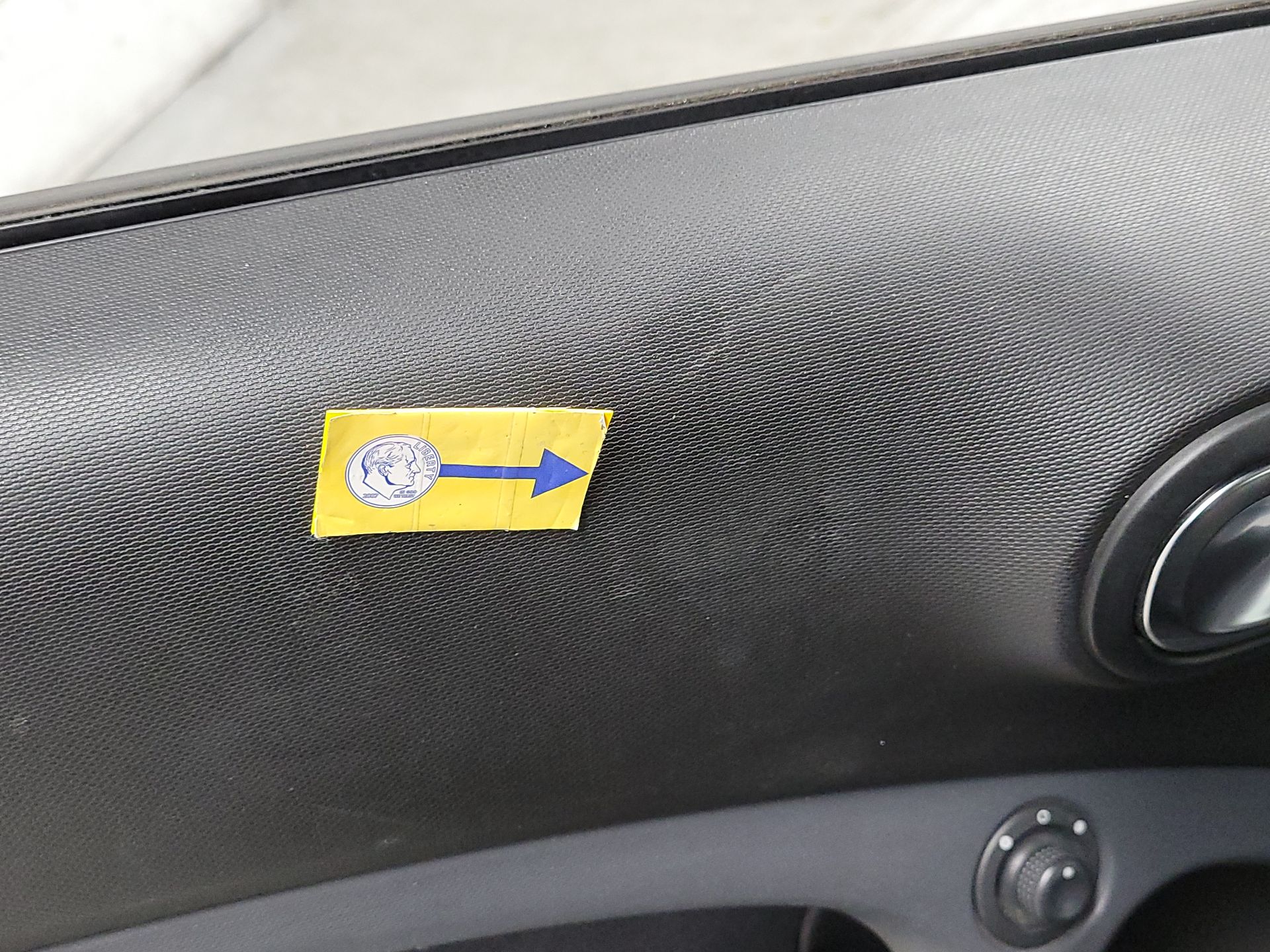 Thumbnail: 2016 smart fortwo - 19