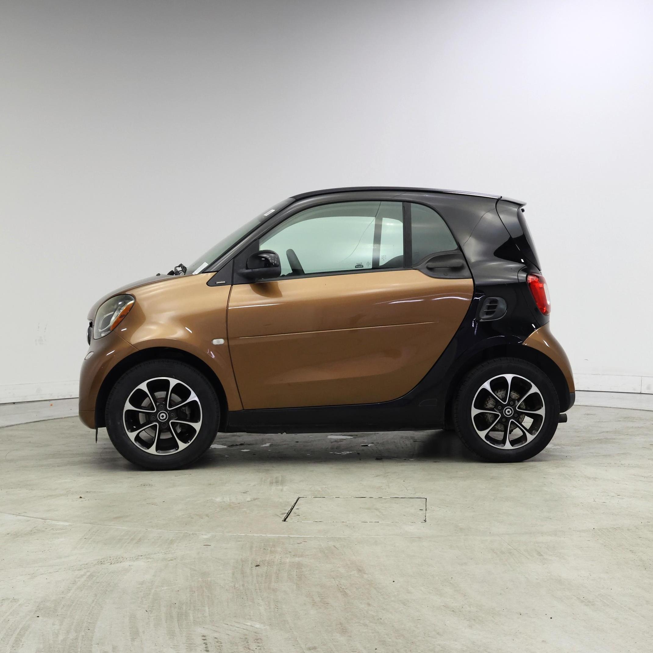 Thumbnail: 2016 smart fortwo - 3