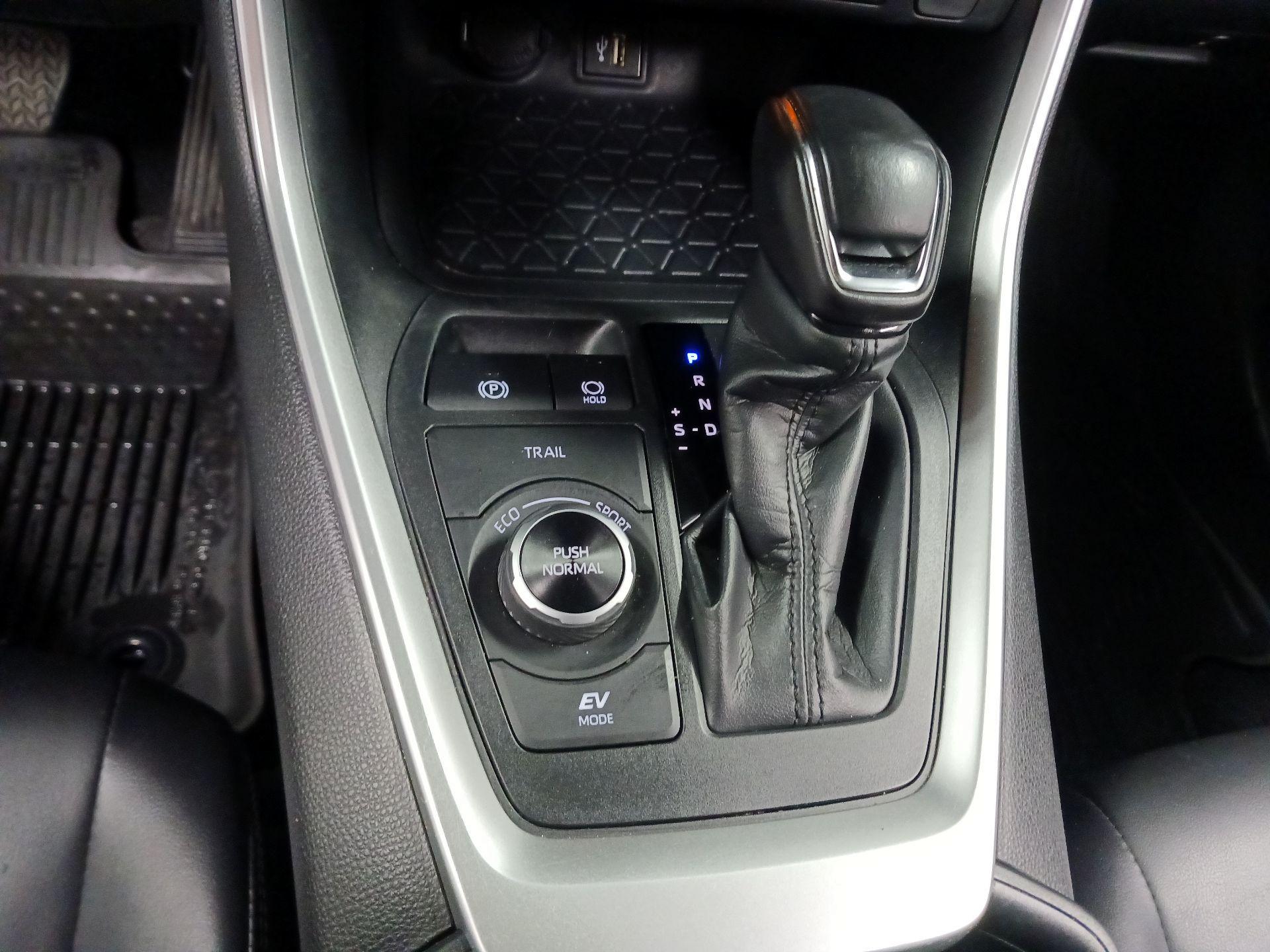 Thumbnail: 2024 Toyota RAV4 - 17