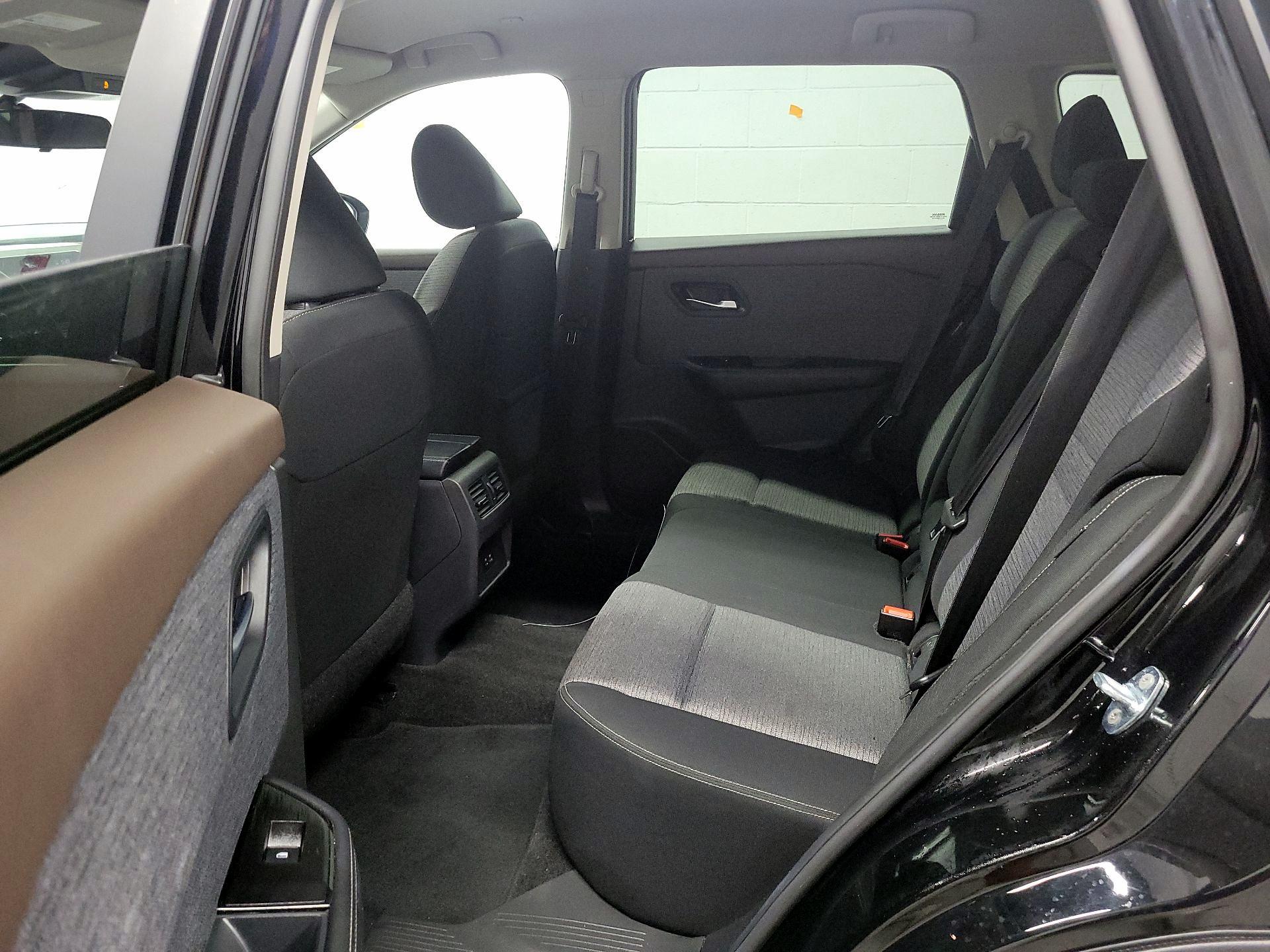 Thumbnail: 2023 Nissan Rogue - 9