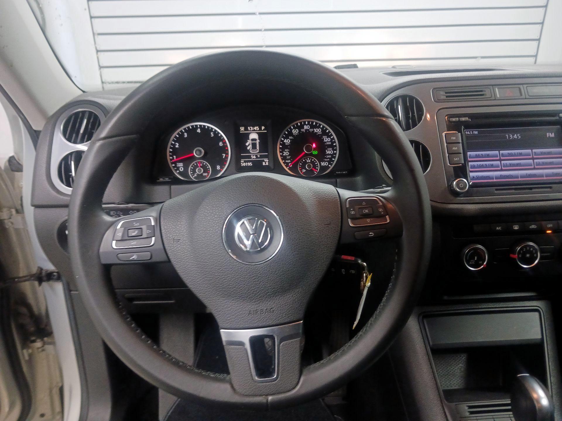 Thumbnail: 2015 Volkswagen Tiguan - 10