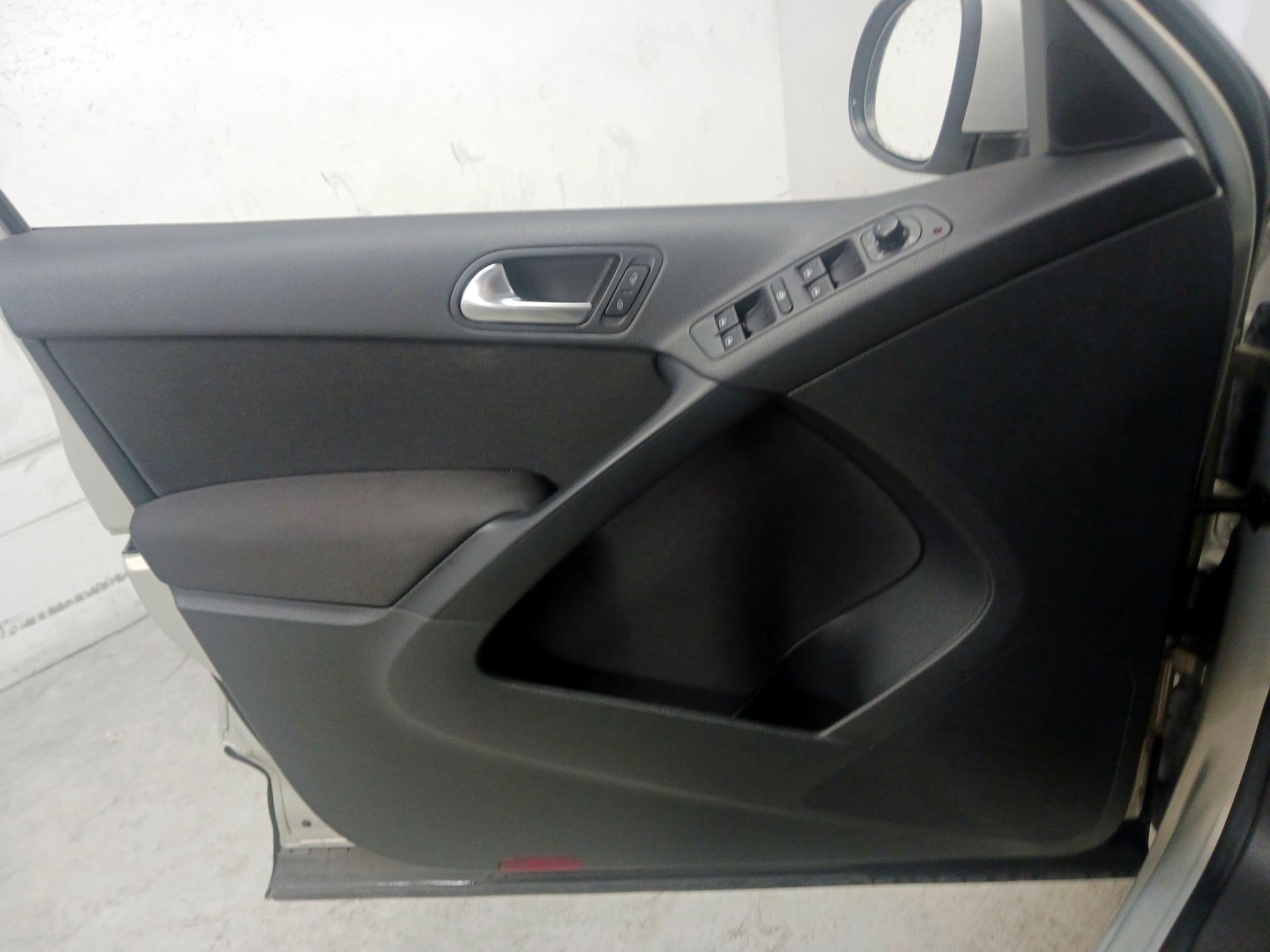 Thumbnail: 2015 Volkswagen Tiguan - 12