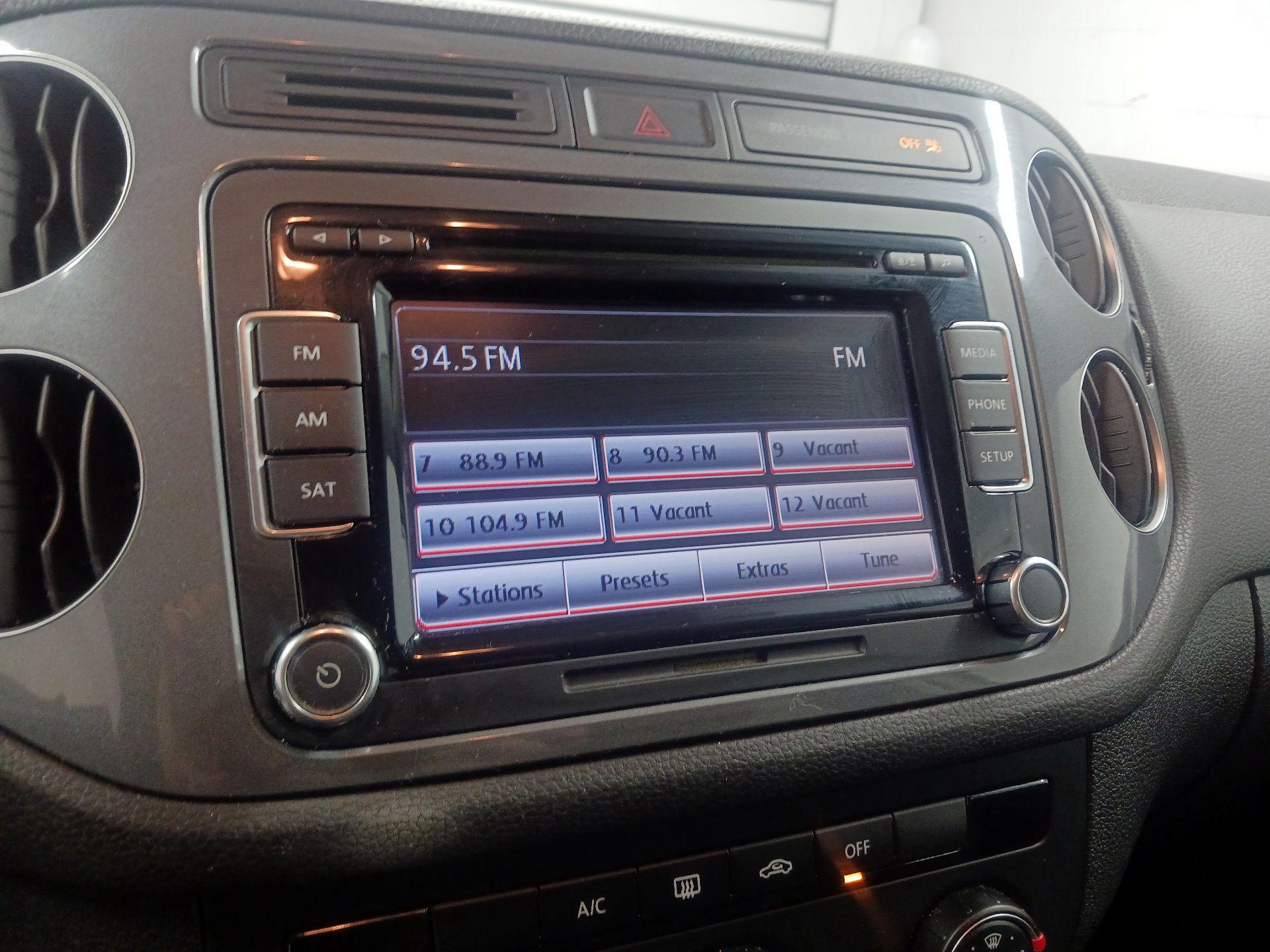 Thumbnail: 2015 Volkswagen Tiguan - 15