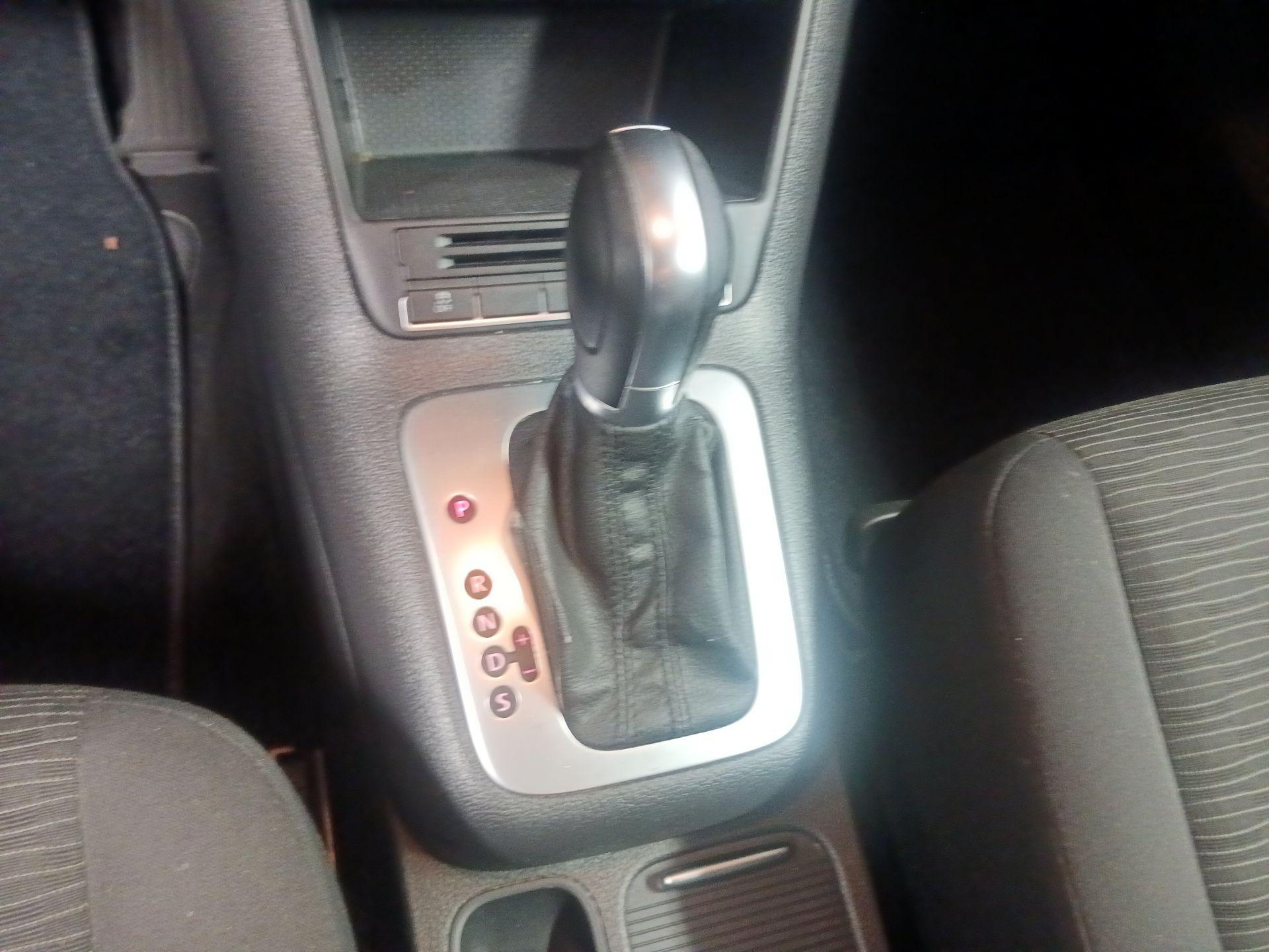 Thumbnail: 2015 Volkswagen Tiguan - 17